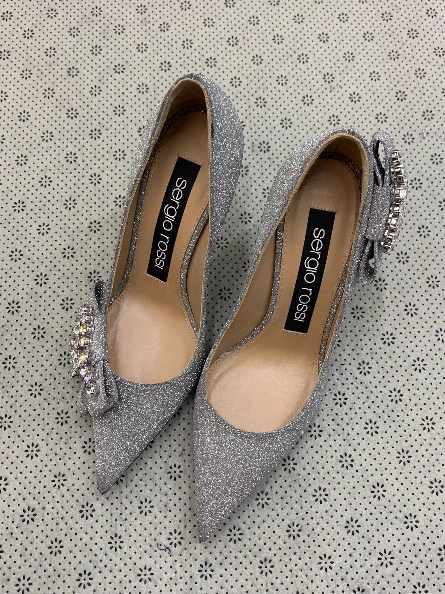 Sergio Rossi Sergio Rossi Silver Iridescent Bow Crystal Pumps 35.5 Size US 4.5 / IT 34.5 - 1 Thumbnail