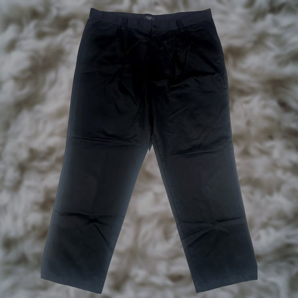 Dockers Dockers Pants Mens Size 40Wx32L Black Pleated Relaxed Fit Flat Front Khaki Chino Size US 40 / EU 56 - 1 Thumbnail