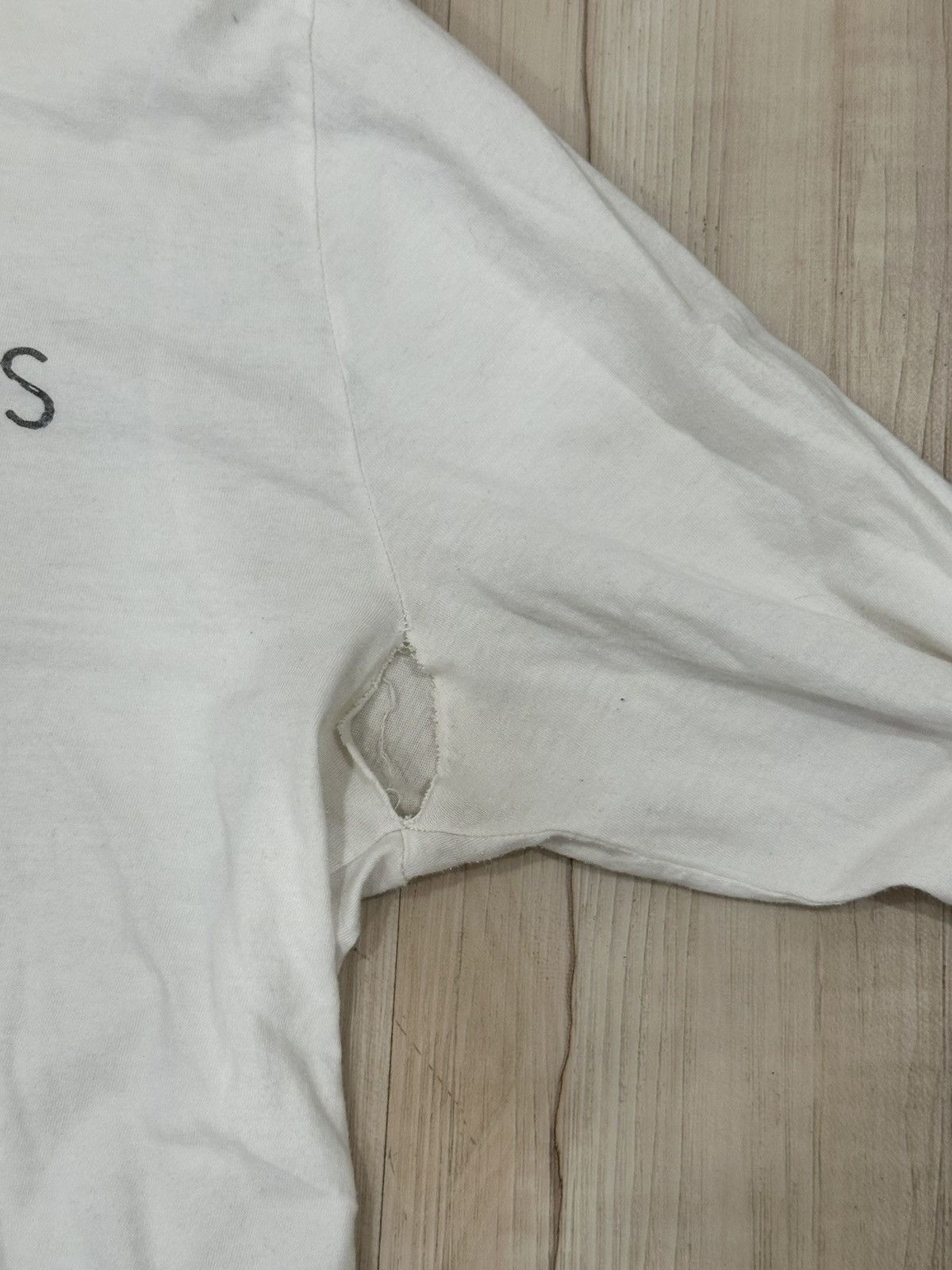 Vintage Dave Matthews Band Vintage White XL small rip Size US XL / EU 56 / 4 - 6 Thumbnail