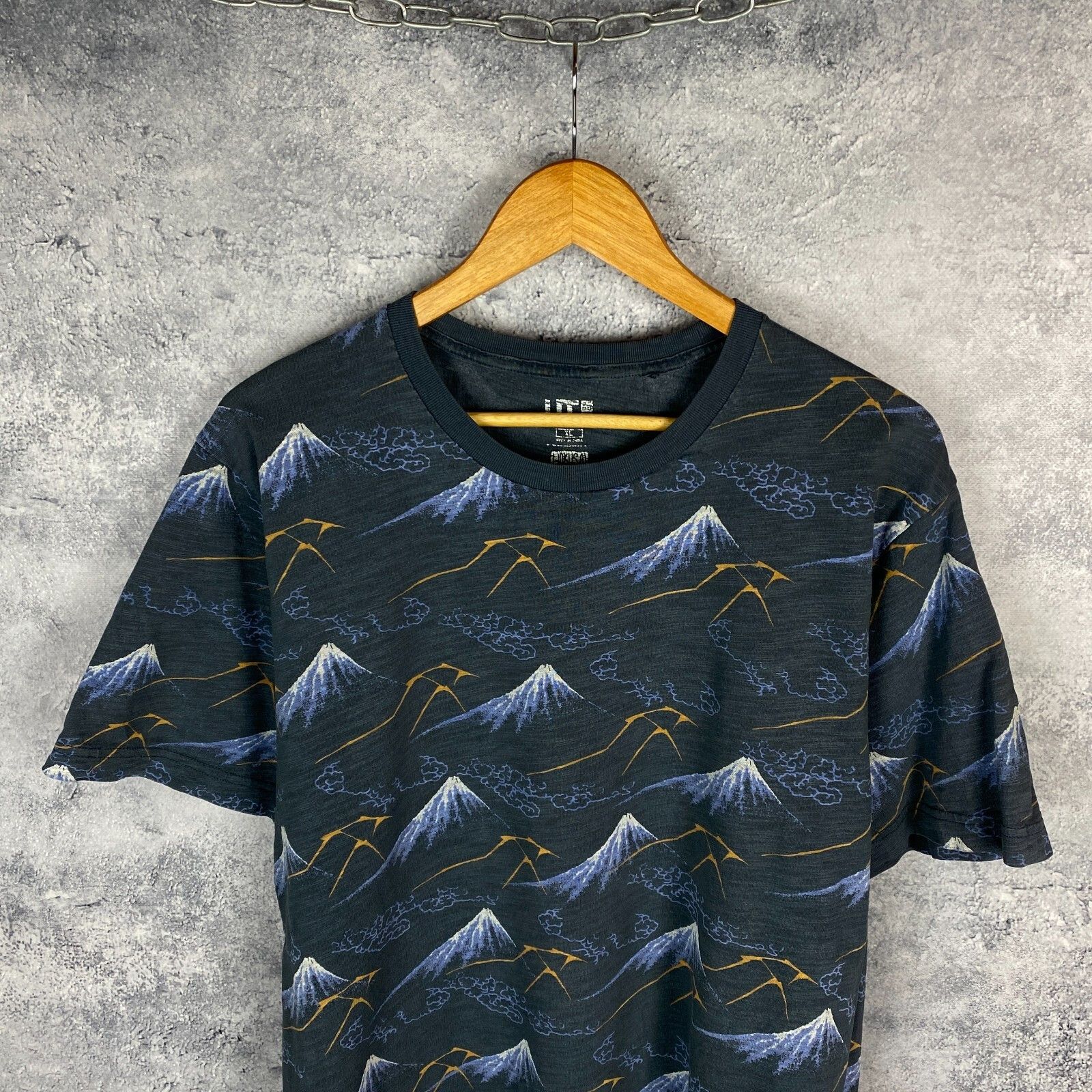 Uniqlo Uniqlo Hokusai Blue Tee Men's Size XL Blue Short Sleeve ` Size US XL / EU 56 / 4 - 2 Thumbnail