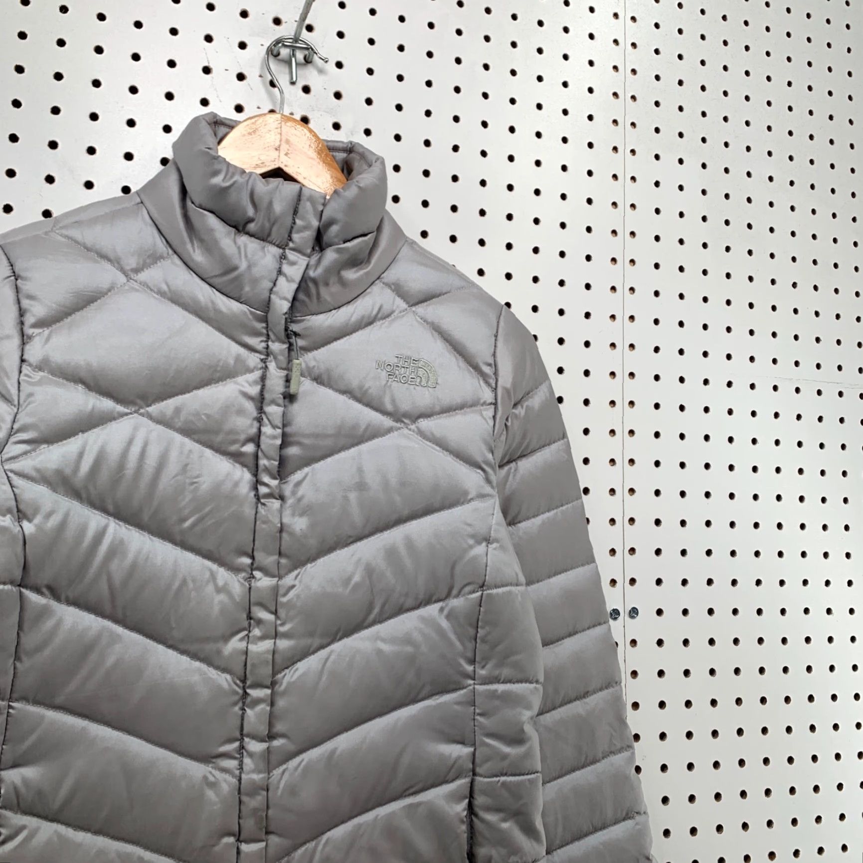 The North Face North Face 550 Down Quilted Puffer Jacket Womens Small Gray NM 18.5x23.5 Size S / US 4 / IT 40 - 7 Thumbnail