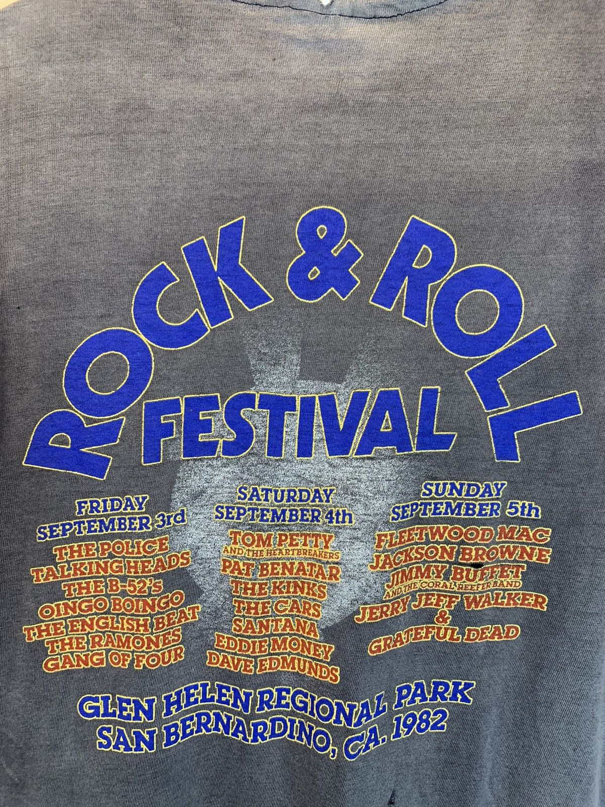 Band Tees RARE Vintage 1982 US Rock & Roll Festival Faded Thrash Shirt Size US M / EU 48-50 / 2 - 4 Thumbnail