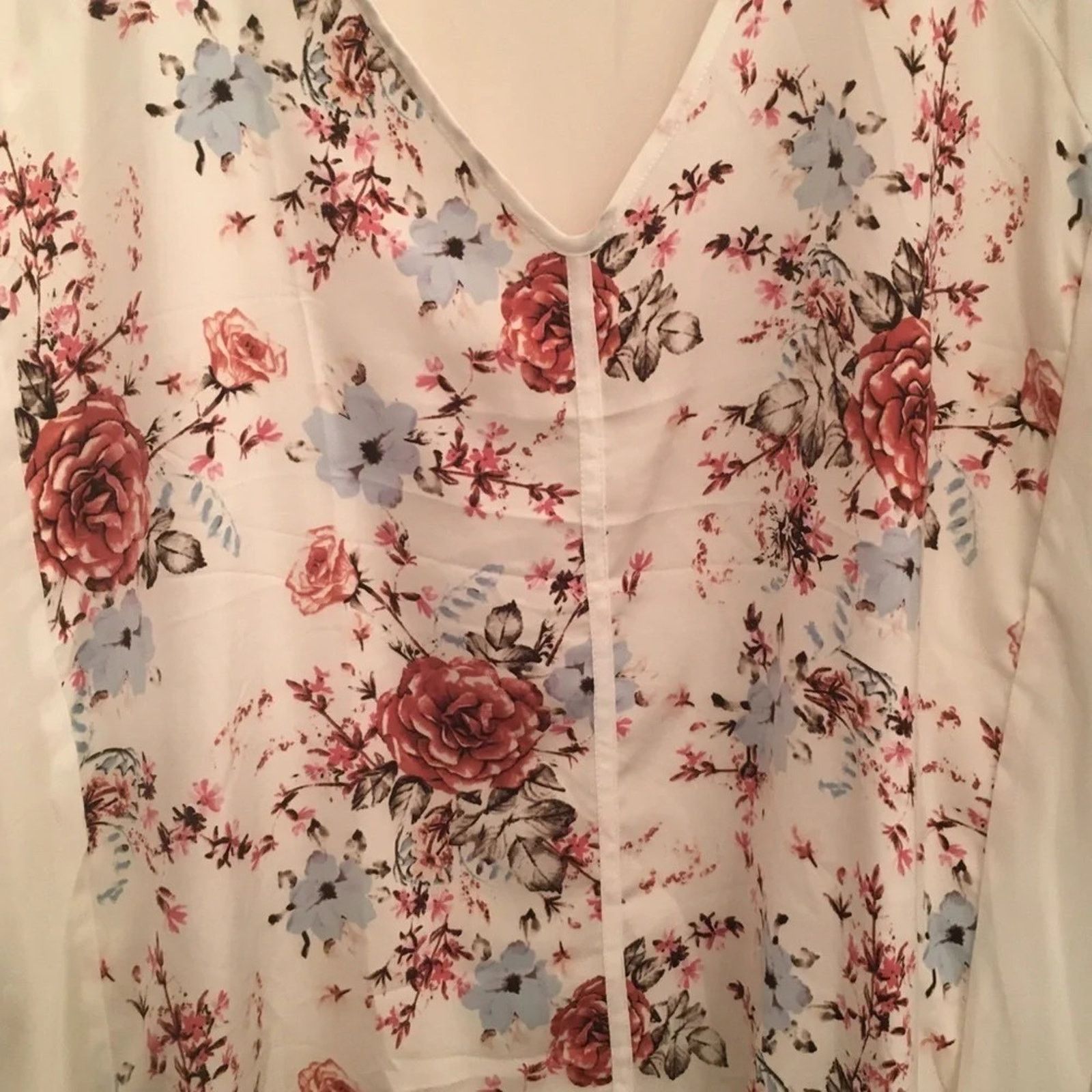 The Unbranded Brand Torrid lightweight floral print pull over top. Size XXL / US 16-18 / IT 52-54 - 2 Thumbnail