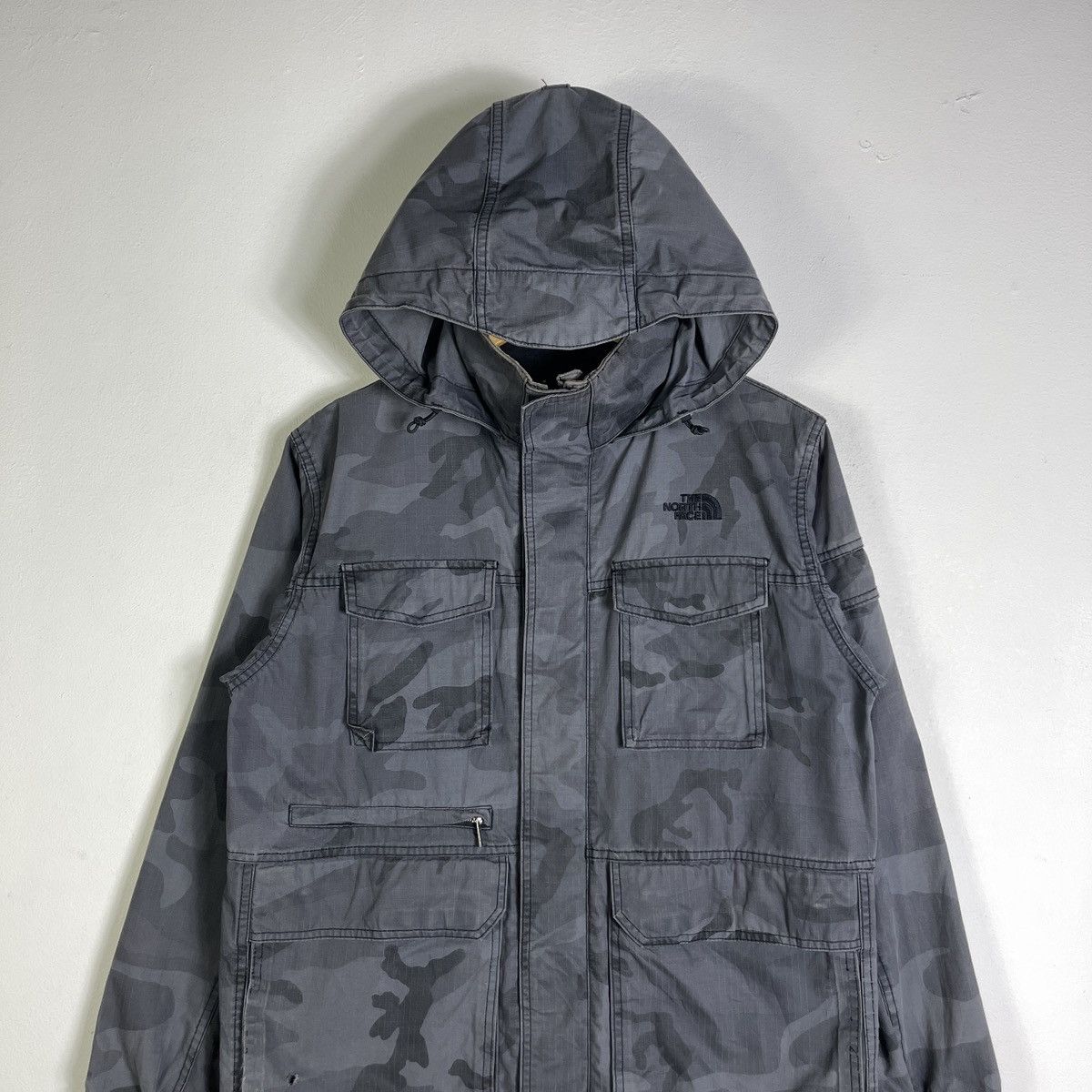 The North Face Vintage The North Face Dark Camo Field Hooded Jacket Size US S / EU 44-46 / 1 - 4 Thumbnail