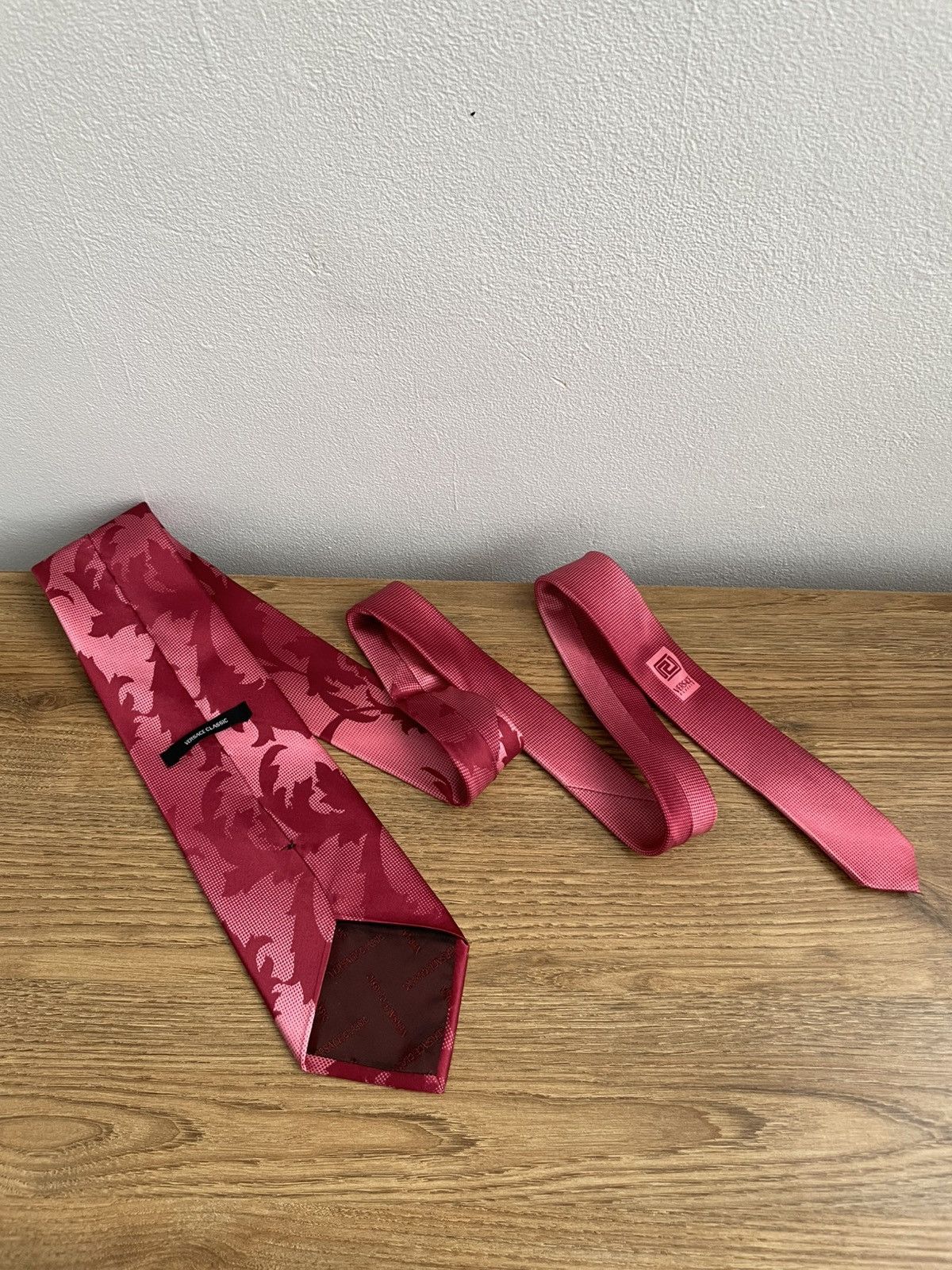 Versace RARE VERSACE Classic Red Silk Tie Printed Logo Abstract Size ONE SIZE - 1 Thumbnail