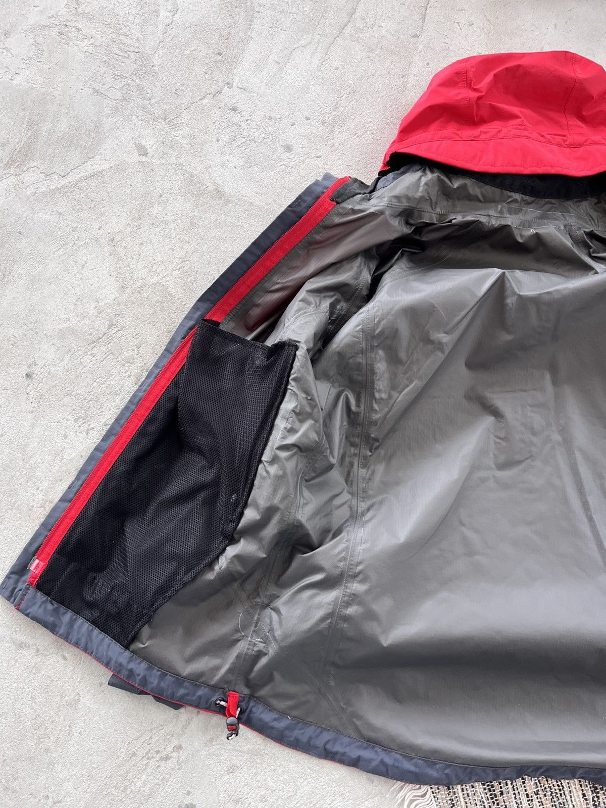 Berghaus Vintage Berghaus GoreTex PacLite Red windbreaker Jacket Y2K Size M / US 6-8 / IT 42-44 - 17 Thumbnail