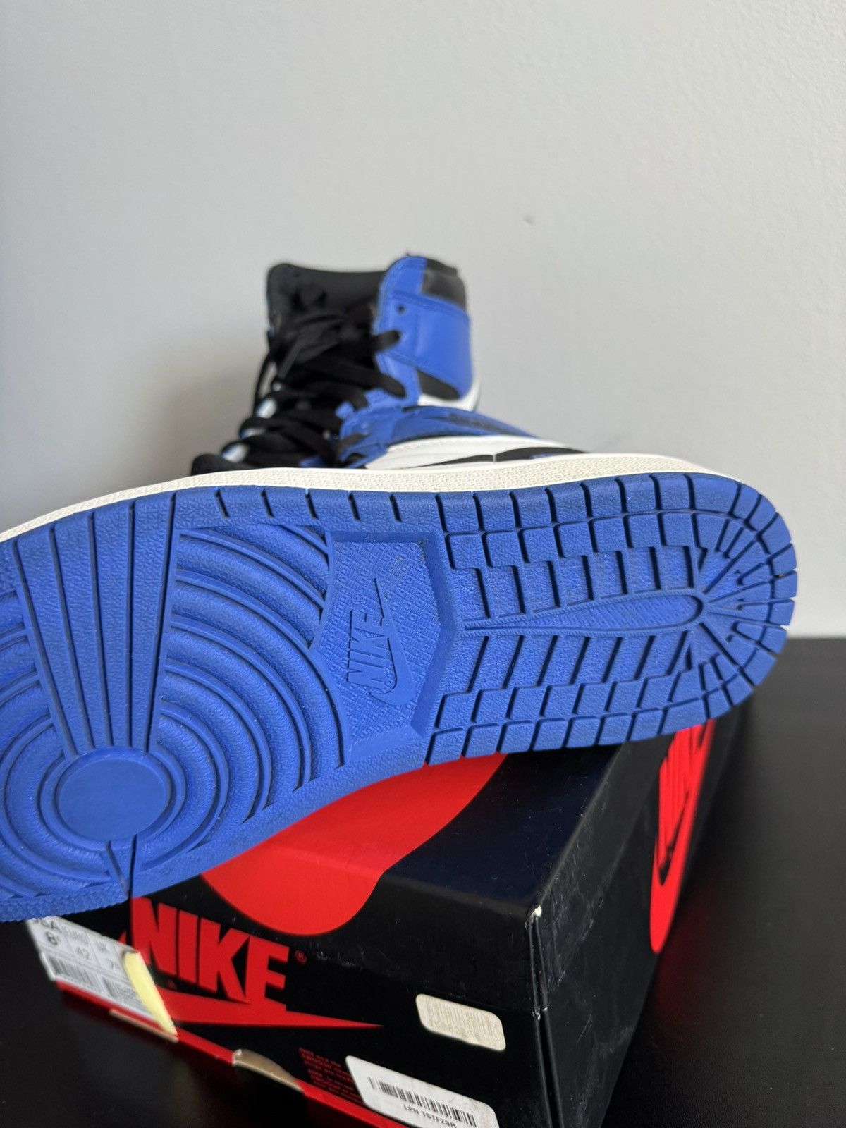 Jordan Brand Nike Air Jordan 1 off Retro High Game Royal White bred 2017 Size US 8.5 / EU 41-42 - 7 Thumbnail