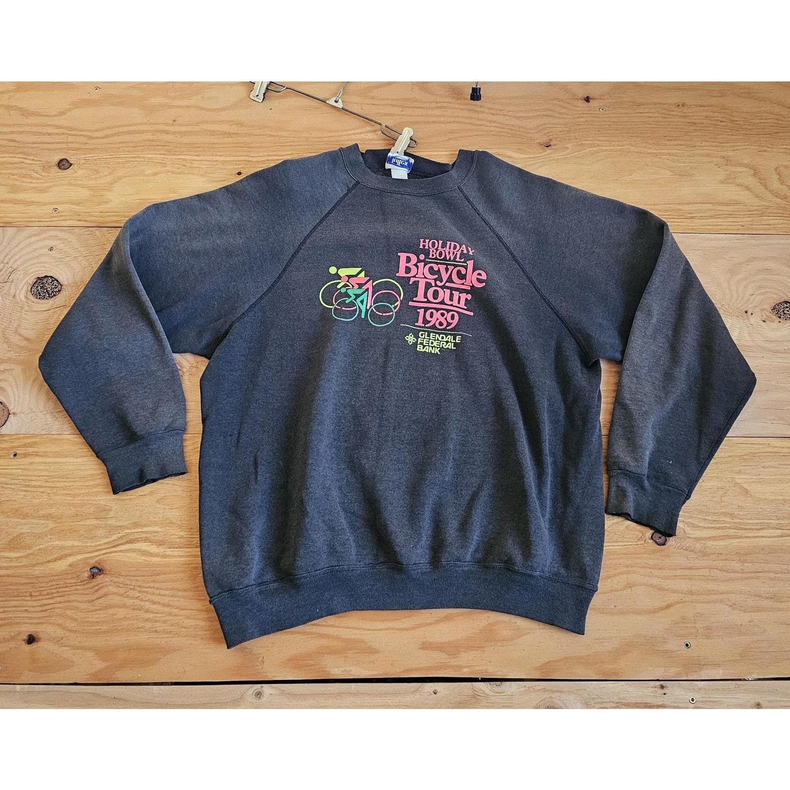 Tultex Bicycle Tour Sweatshirt, Faded Black Raglan Sleeves L-XL 80s Size US L / EU 52-54 / 3 - 1 Thumbnail
