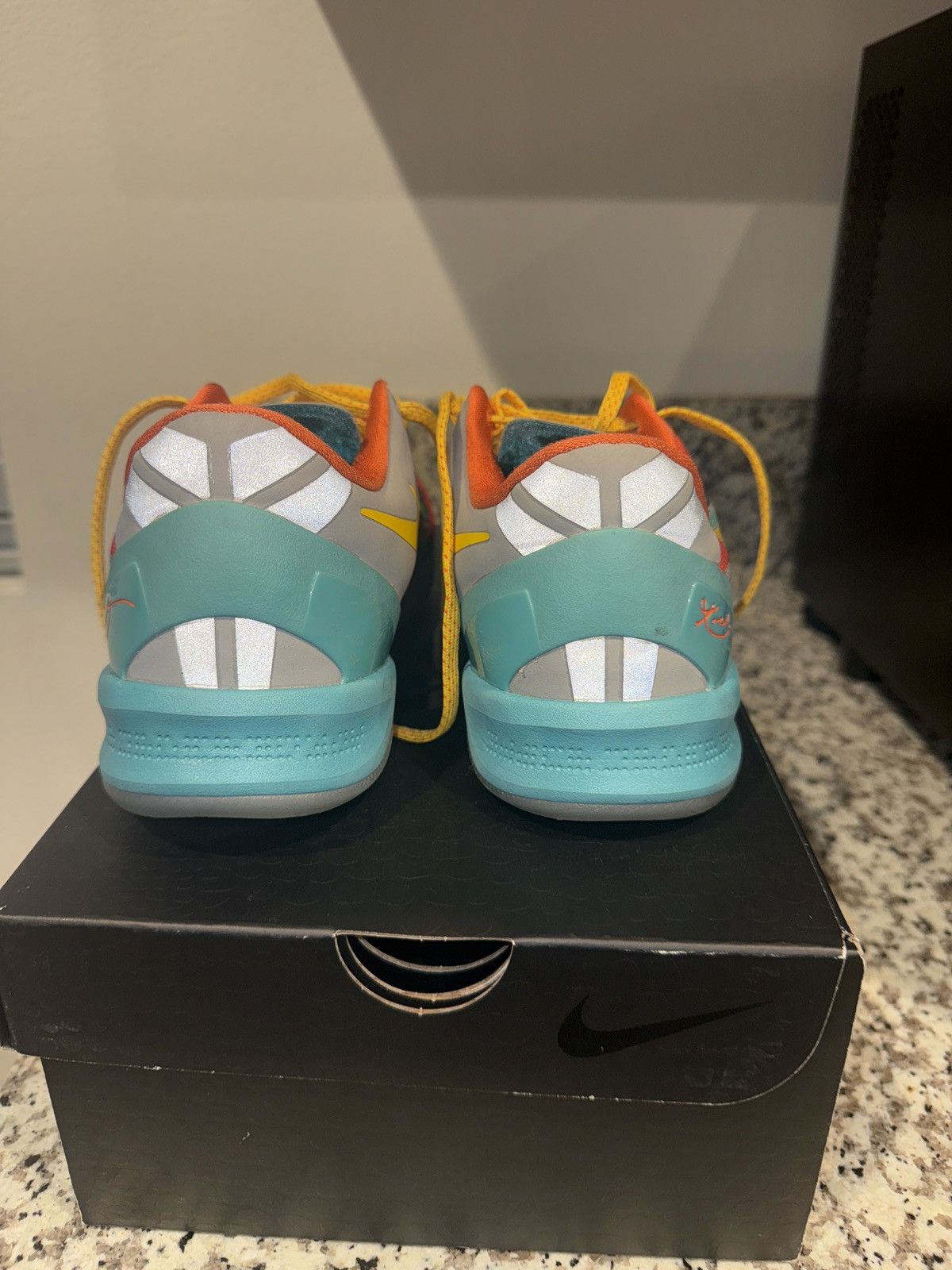 Nike Kobe venice beach Size US 6.5 / EU 39-40 - 5 Thumbnail