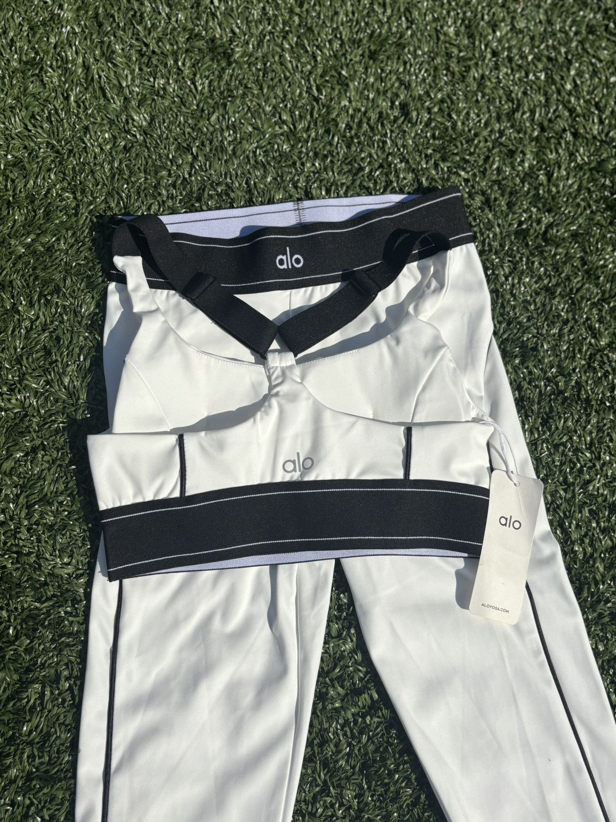 Alo Yoga Women’s White Alo Yoga Set Size M / US 6-8 / IT 42-44 - 3 Thumbnail