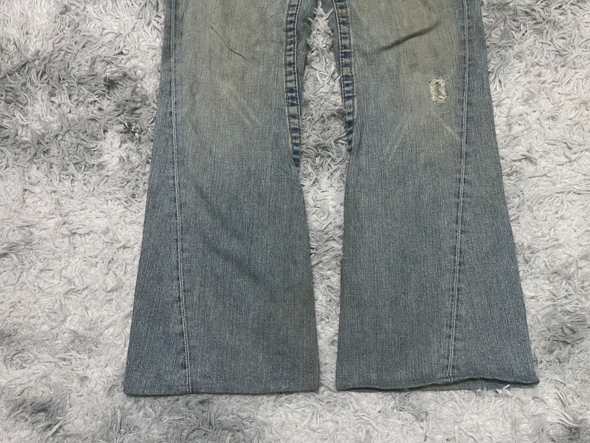 True Religion 90s TRUE RELIGION FLARE DENIM DISTRESSED Size US 30 / EU 46 - 4 Thumbnail