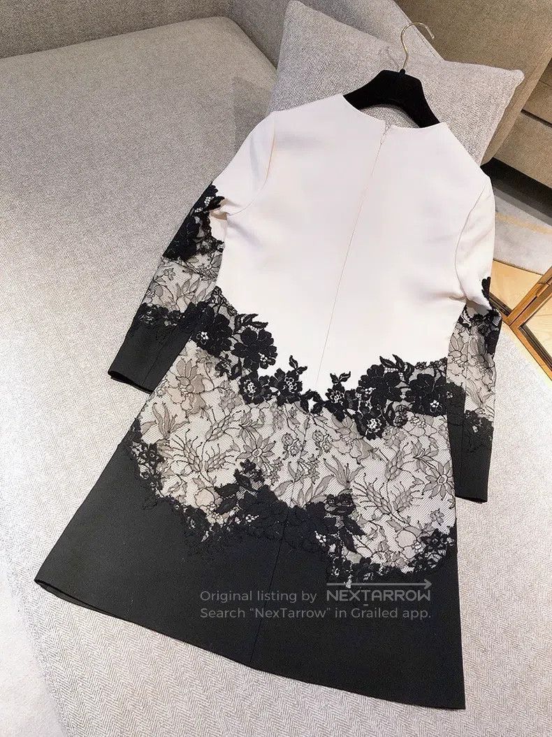 Valentino Valentino Color-blocked lace dress Size M / US 6-8 / IT 42-44 - 2 Thumbnail