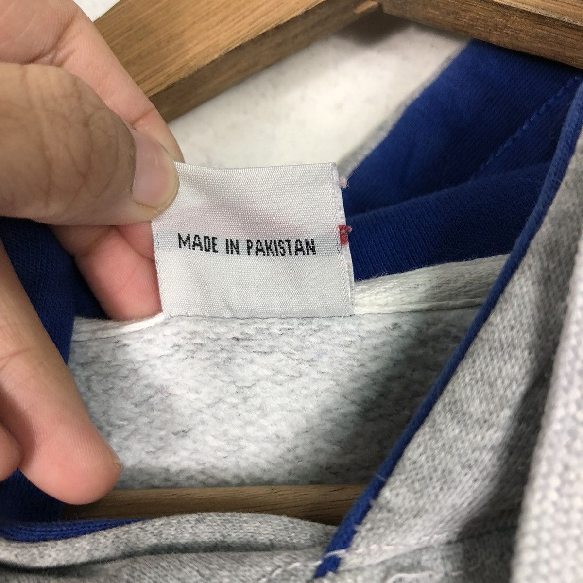 Japanese Brand 📌Vintage Hoodie Pull Over London England Big Logo Embroidery Size US M / EU 48-50 / 2 - 18 Thumbnail