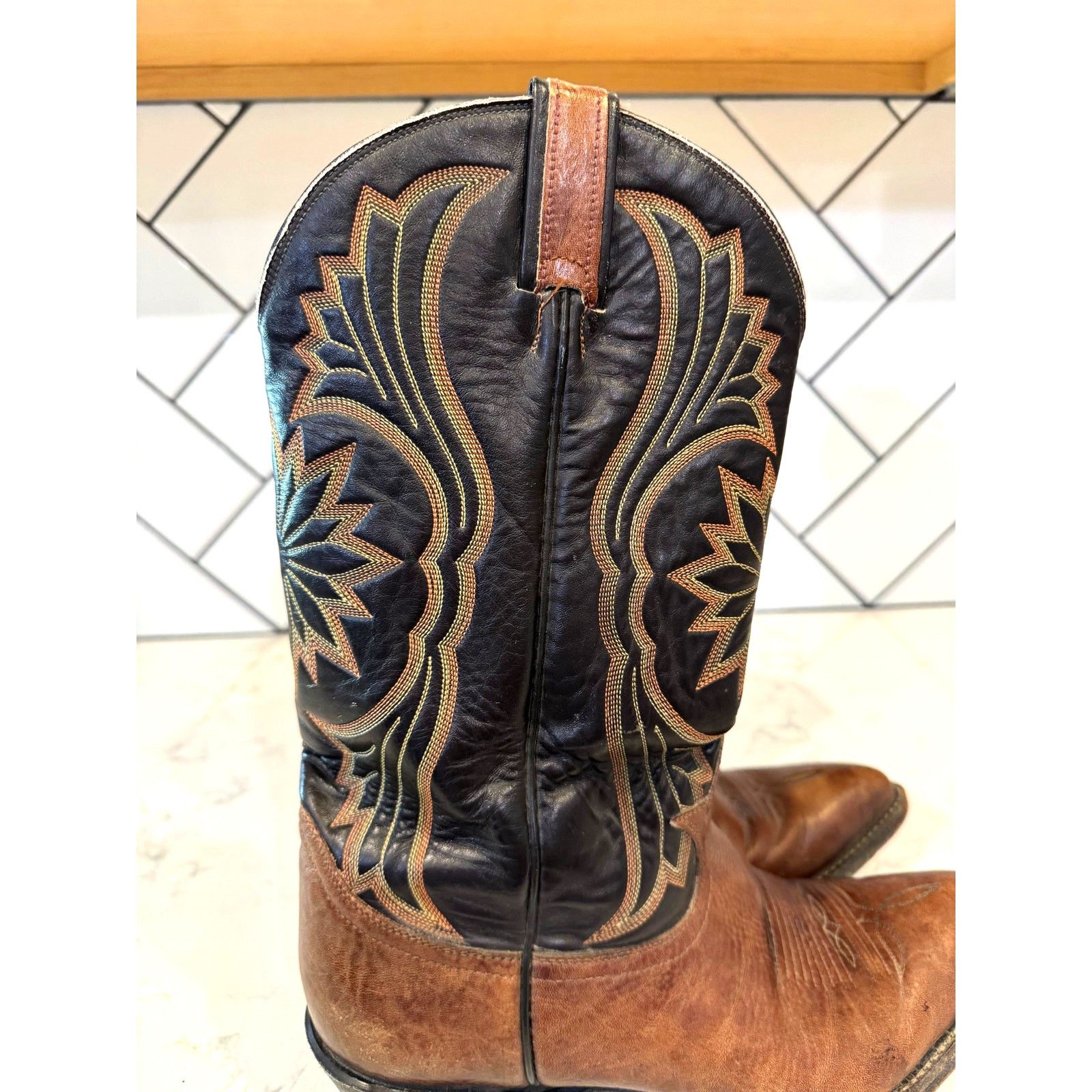 Tony Lama Vintage Tony Lama leather cowboy boots two-toned size 8EE Size US 8 / EU 41 - 9 Thumbnail