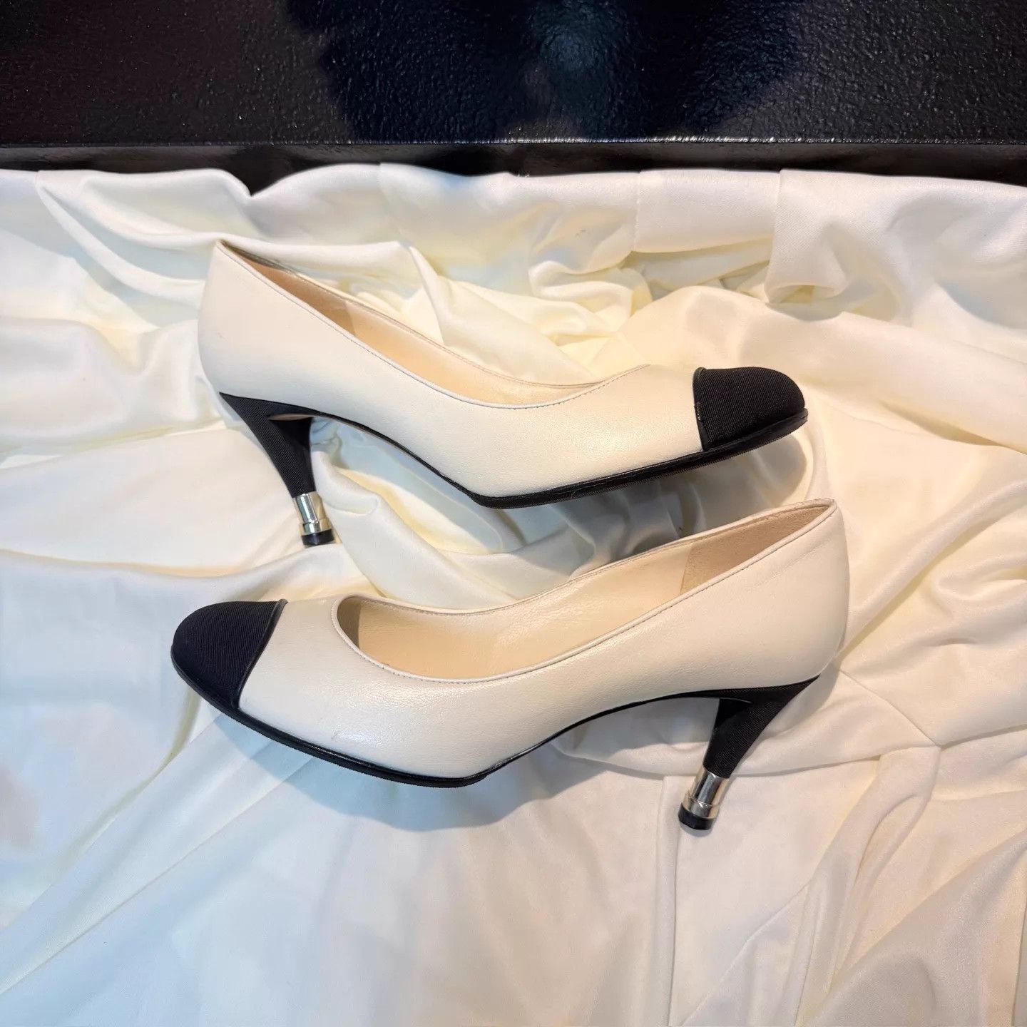 Chanel CHANEL Black & White Mary Jane Heels 37.5 99 New Size US 7 / IT 37 - 5 Thumbnail