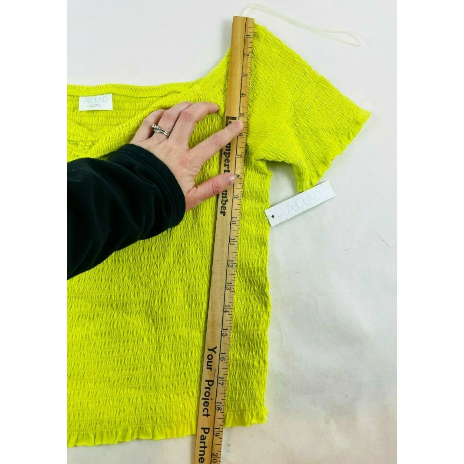Vintage ABOUND T-shirt Women's L Neon Green Smocked Off Shoulder Crop top NWT Size L / US 10 / IT 46 - 4 Thumbnail