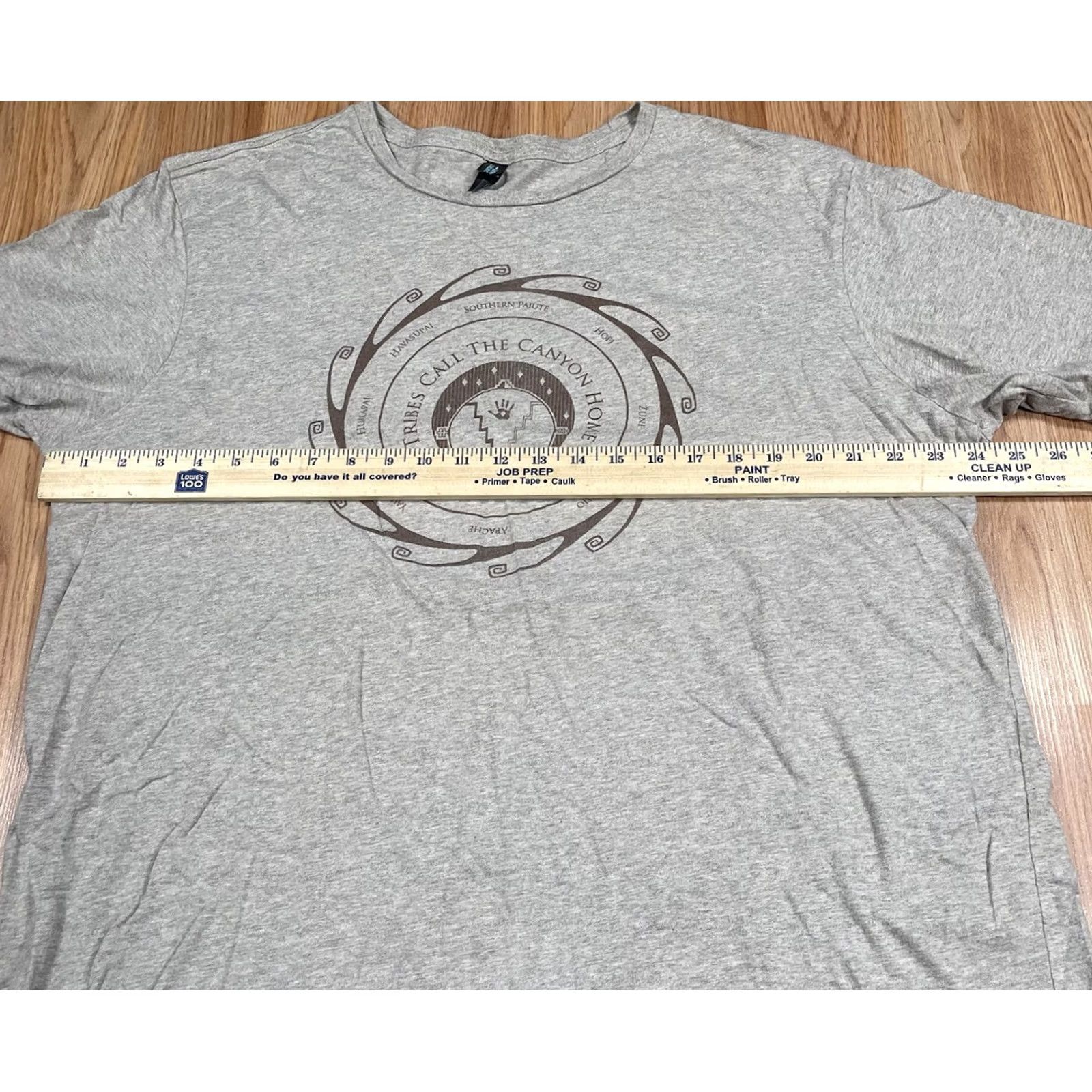 Vintage VINTAGE District Made Graphics T-Shirt Mens 2XL Gray Short Sleeve Size US XXL / EU 58 / 5 - 6 Thumbnail