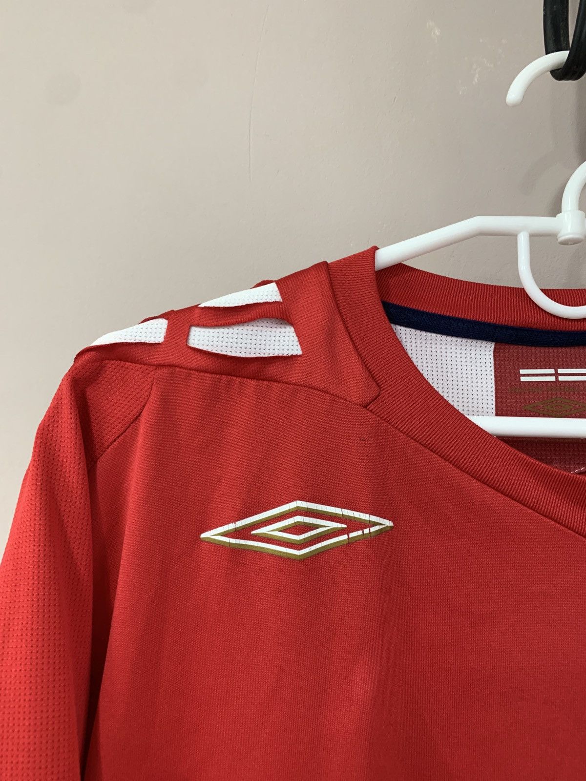 Umbro England 2006 Away Football Shirt Umbro Vintage Soccer Jersey Size US XL / EU 56 / 4 - 5 Thumbnail