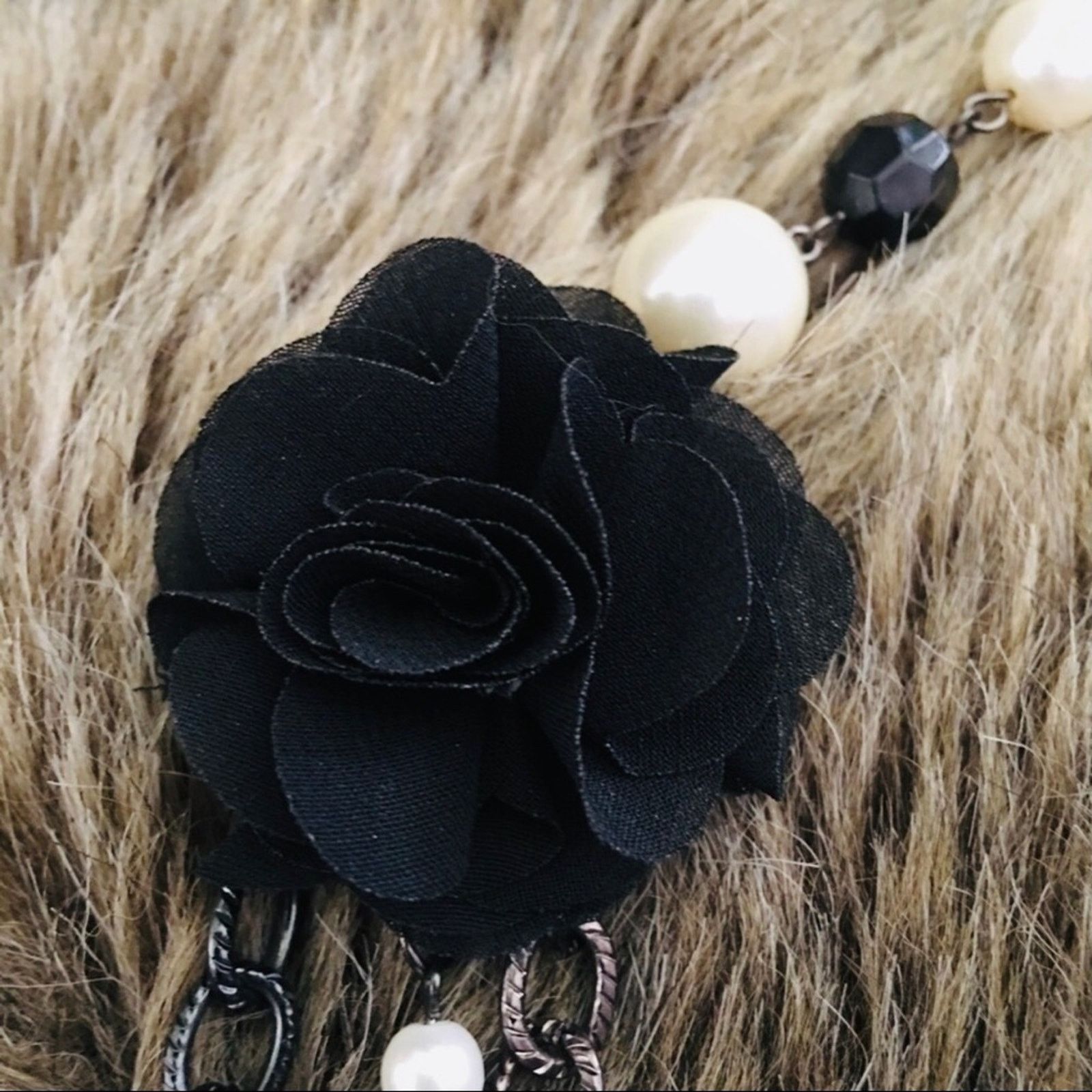 Jewelry Black chrome chain link silk rose pearl necklace Size ONE SIZE - 7 Thumbnail