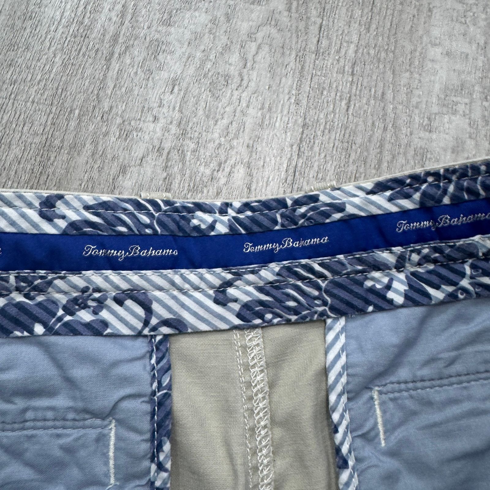 Tommy Bahama Tommy Bahama Chino Shorts Men's 33 Beige 11" Inseam Golf Size US 33 - 3 Thumbnail