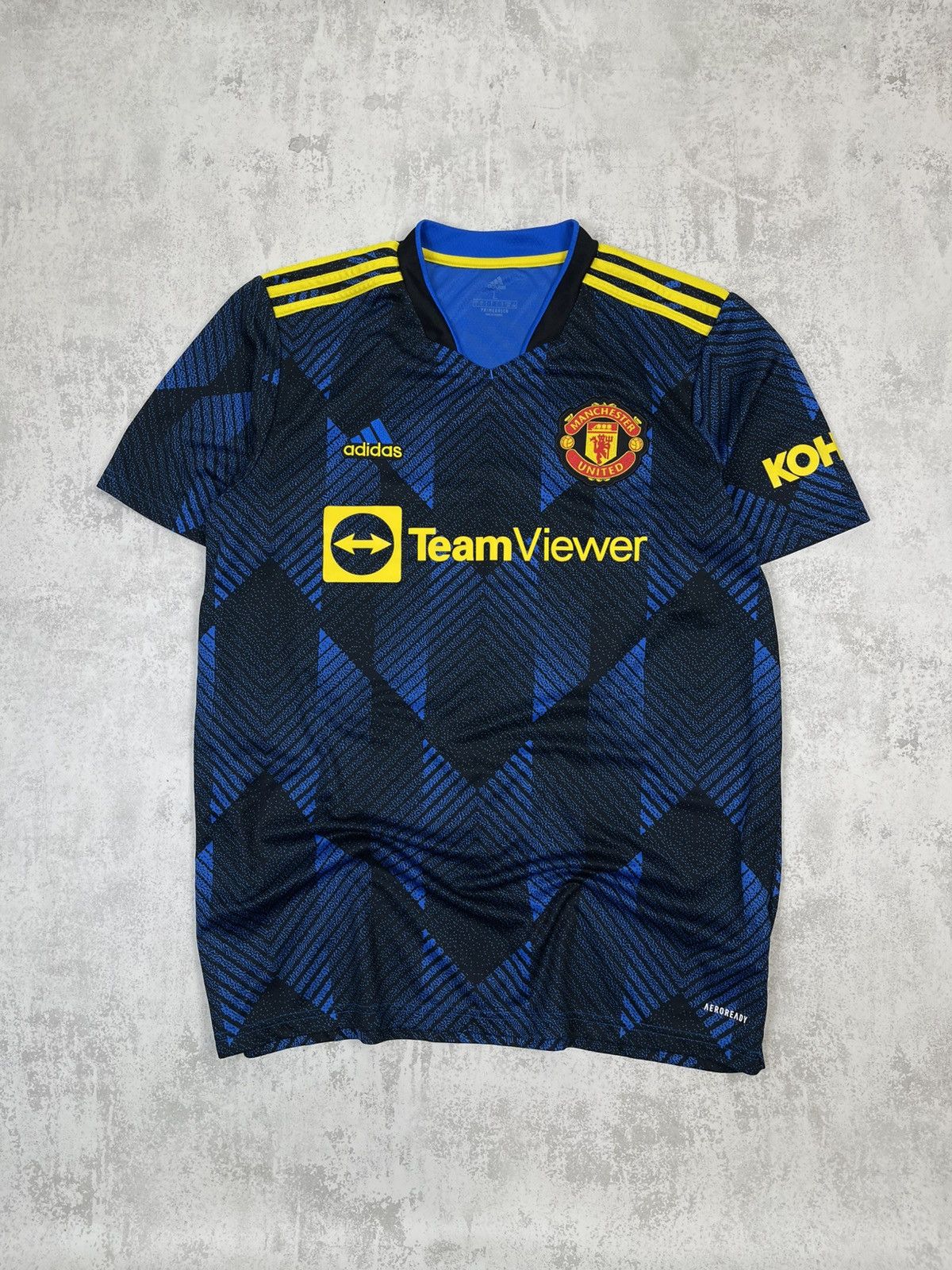 Adidas 21/22 Man United 3rd Kit: Retro 90s Style AEROREADY Tech Size US L / EU 52-54 / 3 - 1 Thumbnail