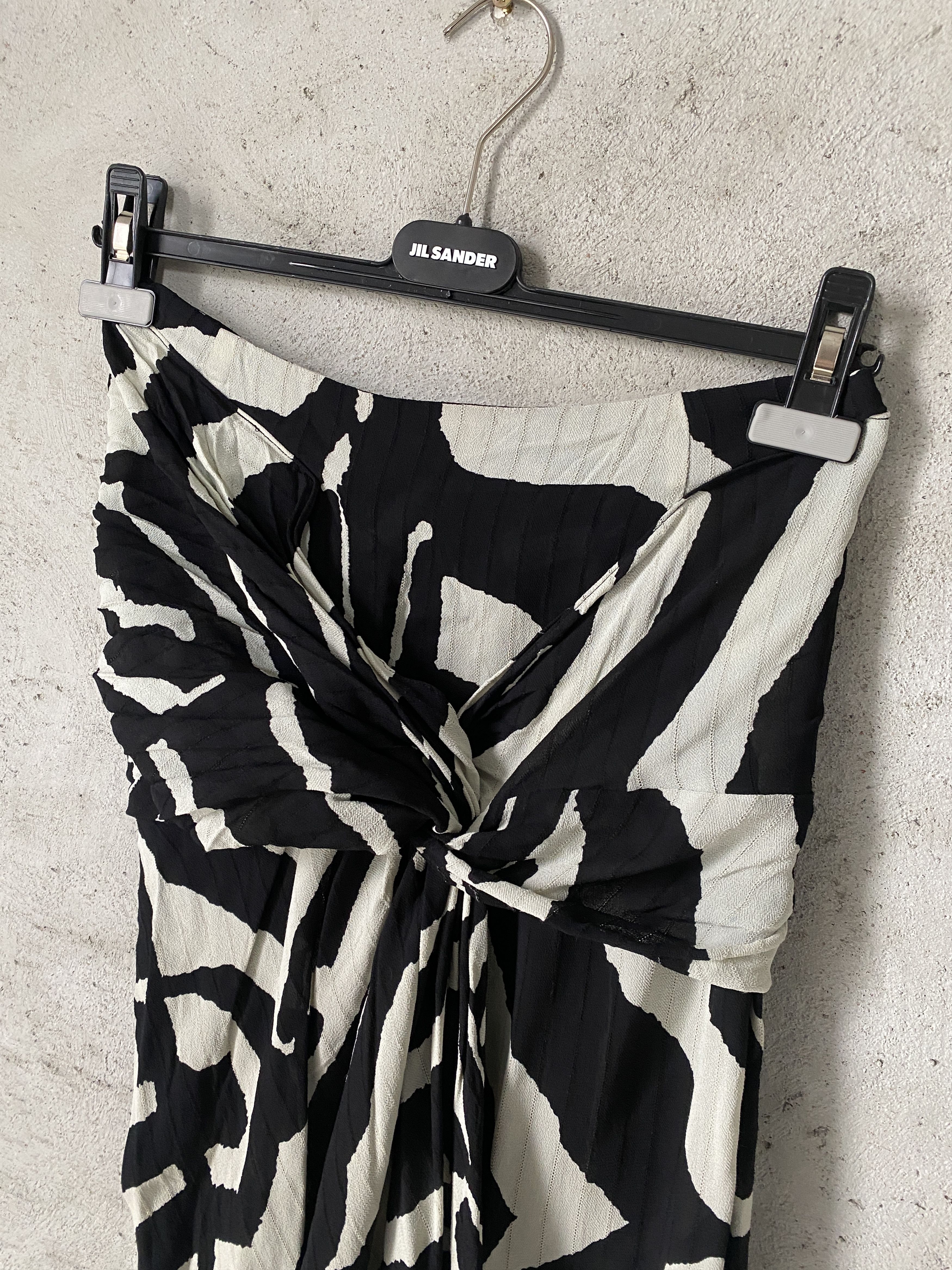 H&M H&M Studio SS2019 viscose skirt printed Size 27" / US 4 / IT 40 - 2 Thumbnail