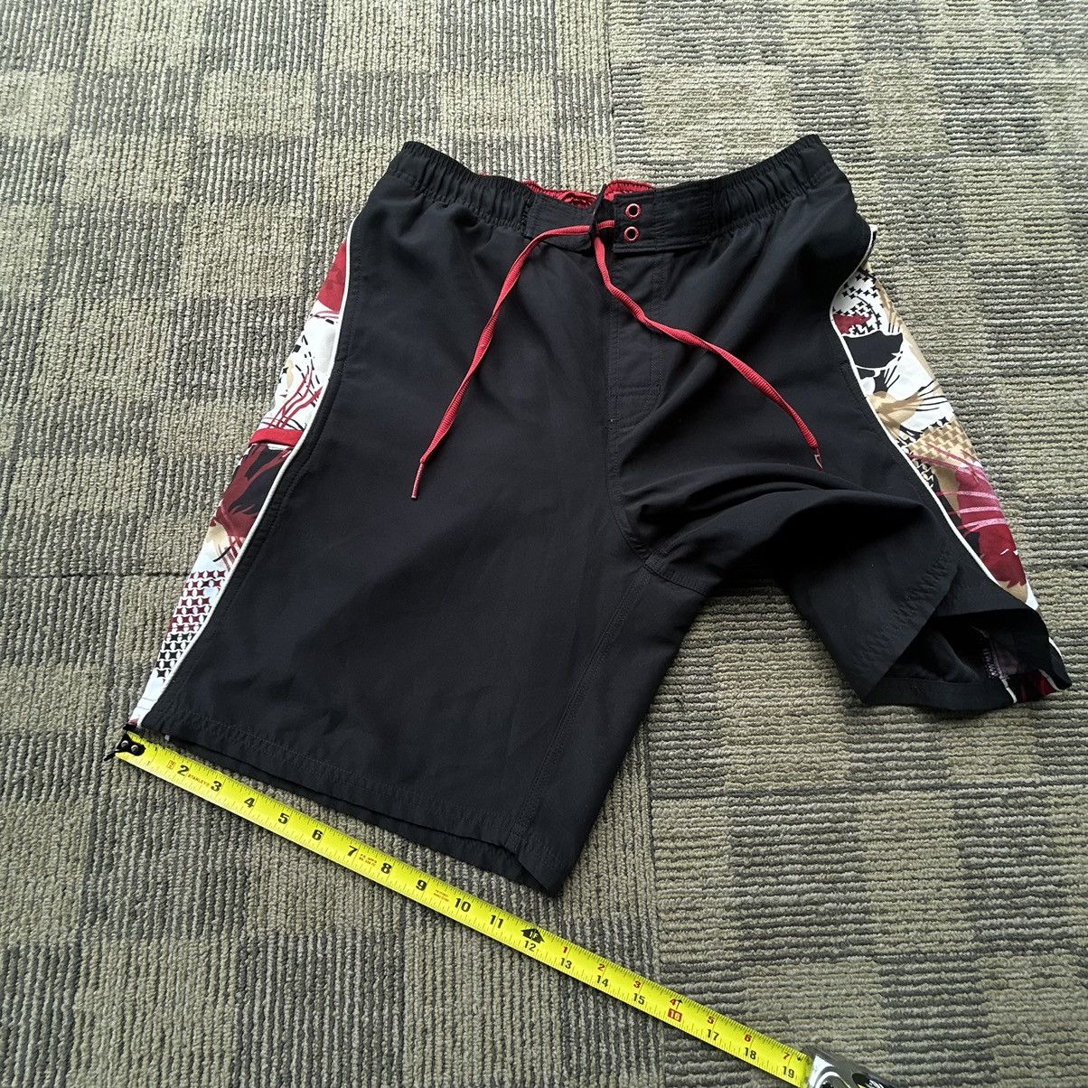 Nike Nike Vtg Y2K Black/ Red Embroidered Swoosh Shorts Size US 30 / EU 46 - 6 Thumbnail
