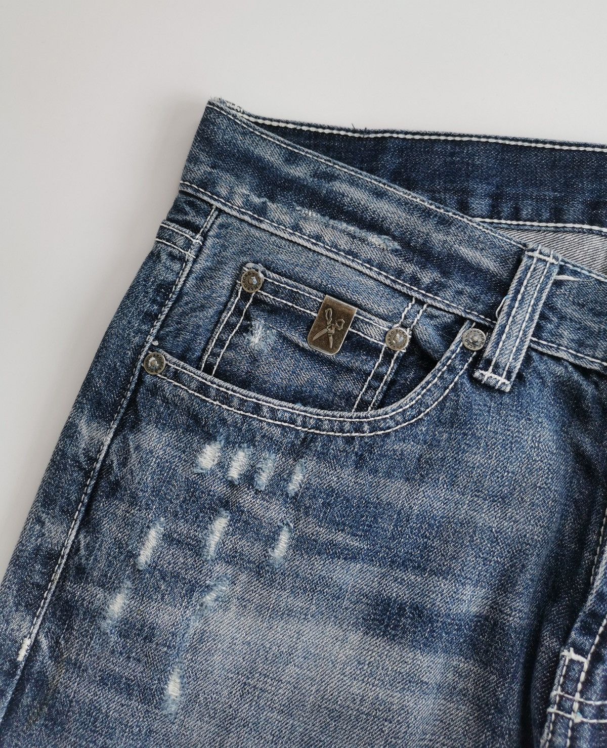 Marc Ecko Vintage Marc Ecko Straight Fit Distressed Jeans Size US 32 / EU 48 - 4 Thumbnail