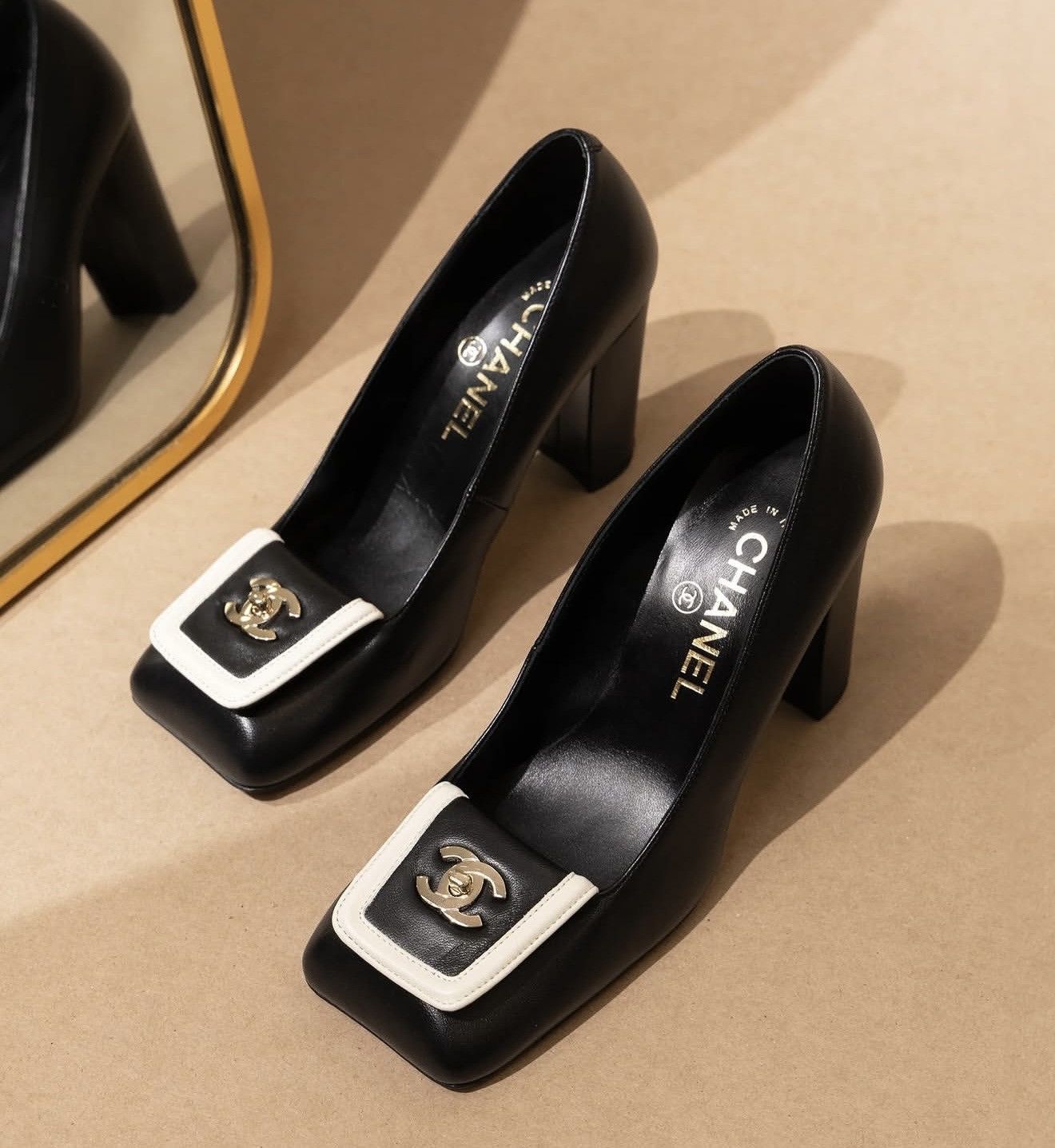 Chanel 26S Blazy White Square Toe Turnlock CC Block Heel Pump 40 Size US 10 / IT 40 - 1 Thumbnail
