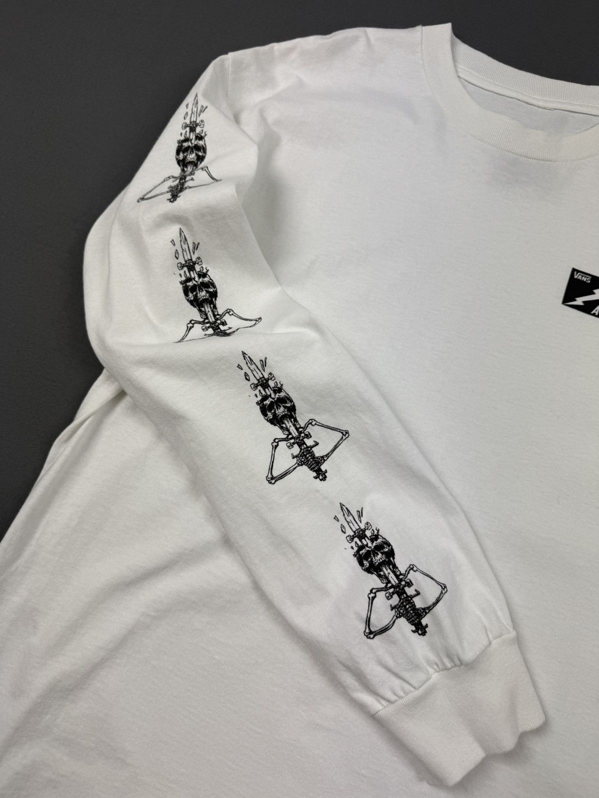 Vans NWT Vans of the Wall x AV78 Dagger LS T-Shirt Size US L / EU 52-54 / 3 - 10 Thumbnail