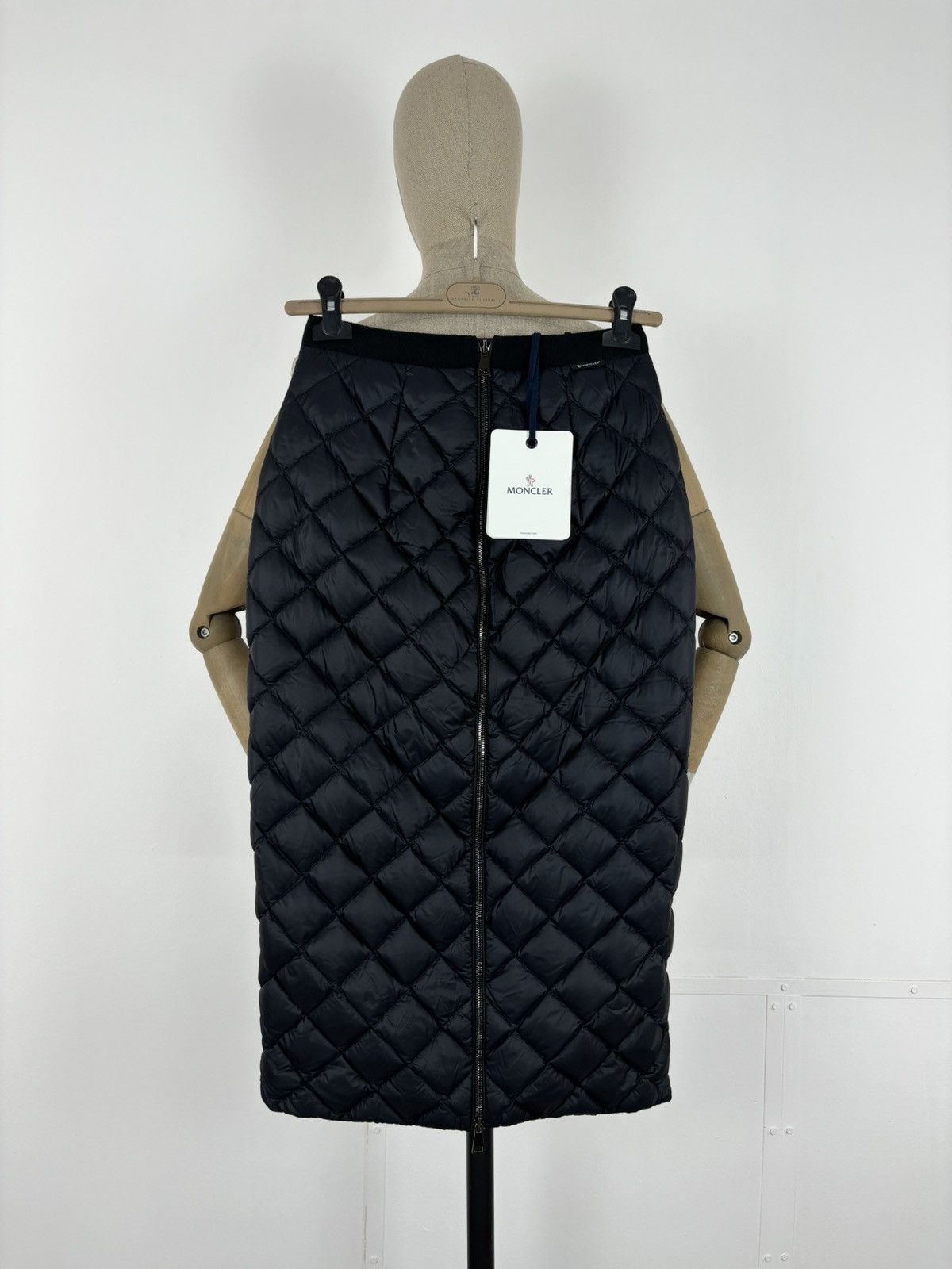 Moncler × Moncler Gamme Bleu × Moncler Grenoble NEW GONNA Logo Zip Pencil Down Puffer Quilted Long Straight Skirt Size 27" / US 4 / IT 40 - 5 Thumbnail