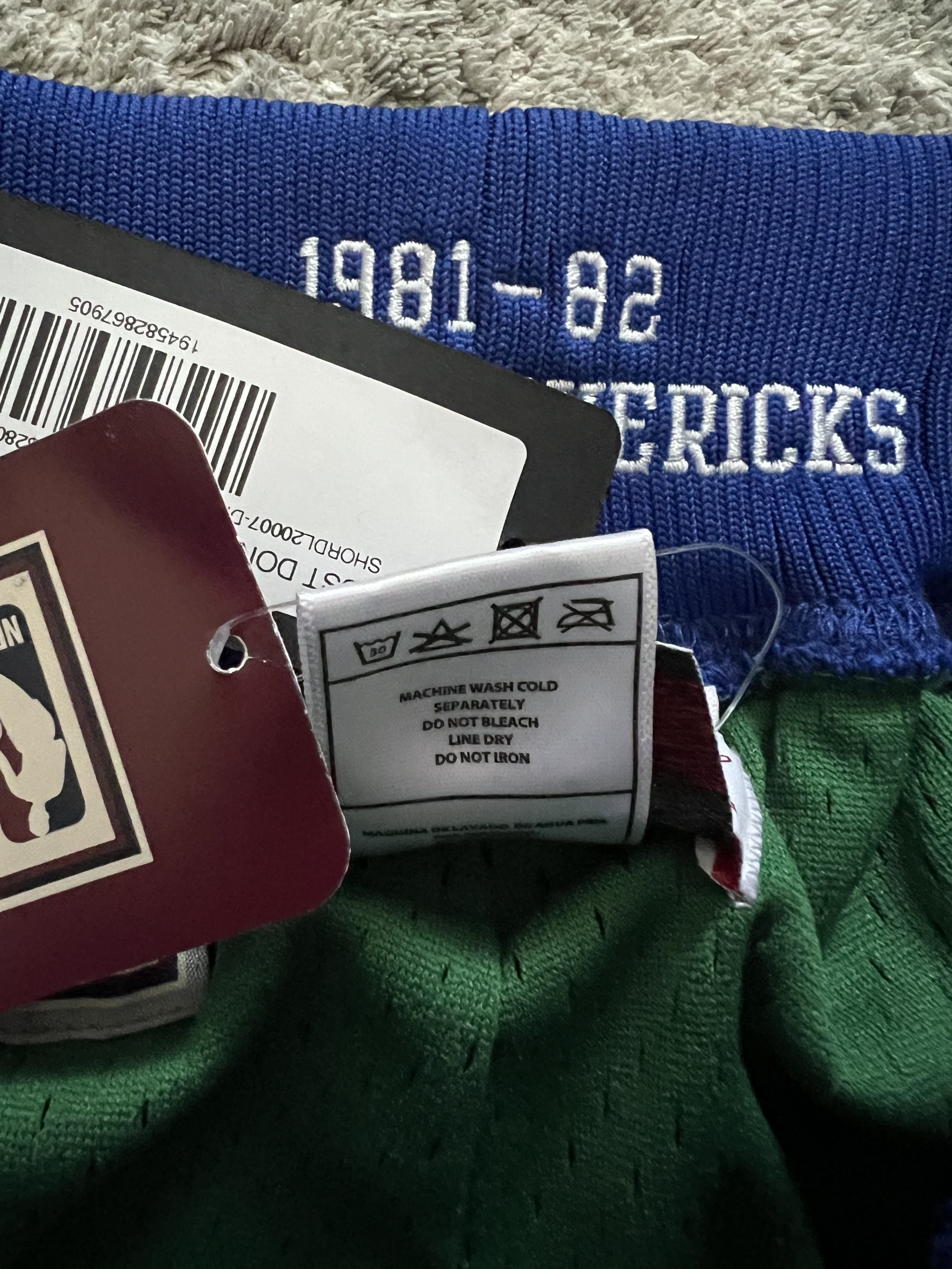 Just Don × Mitchell & Ness Dallas Mavericks 1981-82 NBA Just Don Mitchell & Ness Shorts Size US 30 / EU 46 - 12 Thumbnail