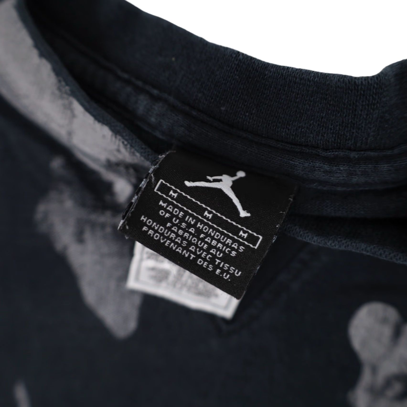 Nike VINTAGE Nike Air Jordan T Shirt Mens Medium Black Allover Print Graphic Shirt 90s Size US M / EU 48-50 / 2 - 5 Thumbnail