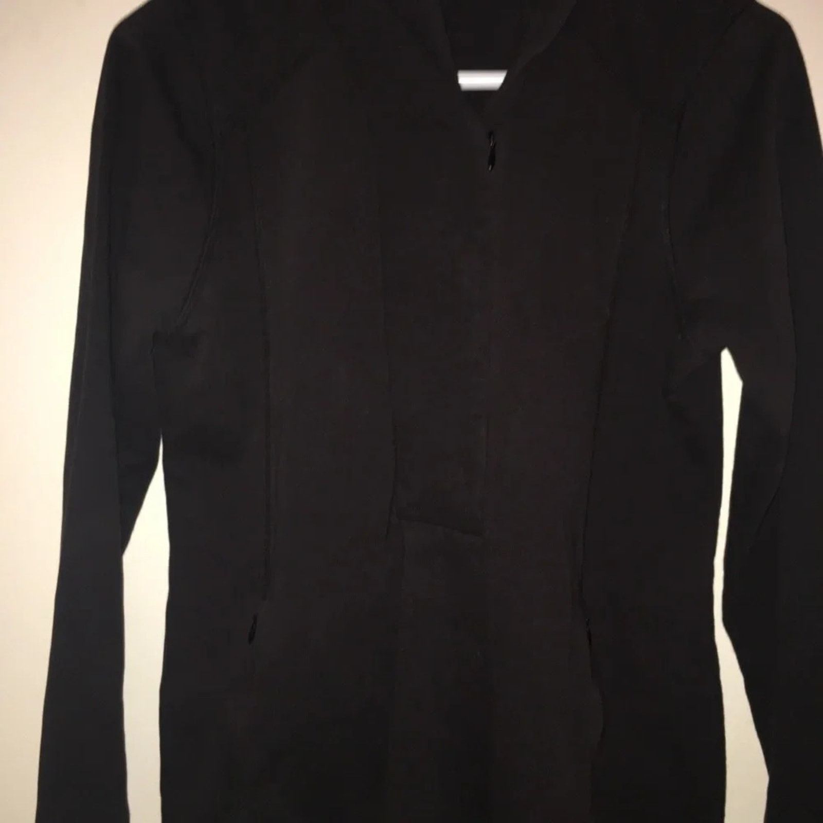 The Unbranded Brand Hugs by Soft Surrounds black pullover, size small Size S / US 4 / IT 40 - 1 Thumbnail