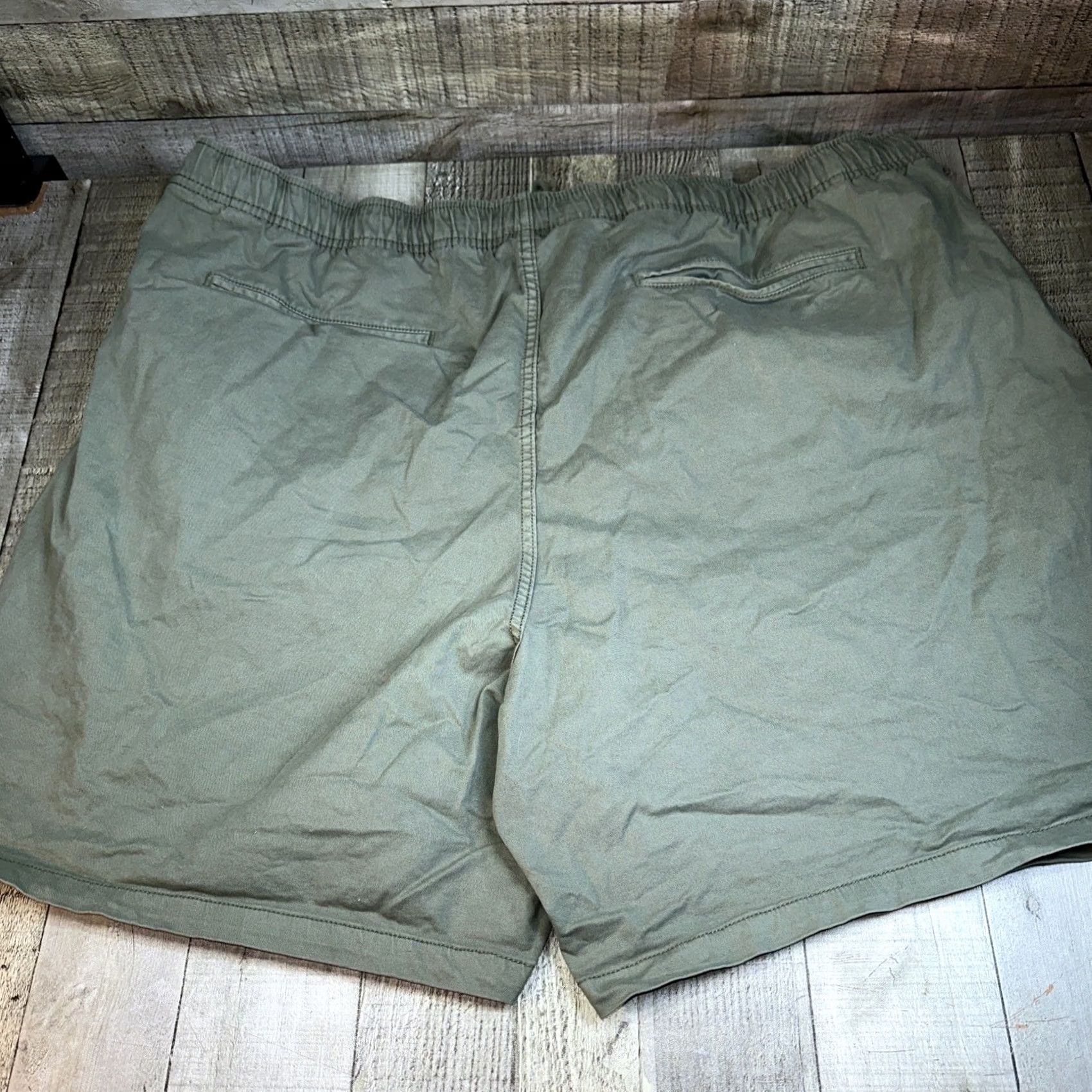 Gap VINTAGE? No. Men’s GAP Drawstring Shorts Green 2XL Chino Shorts Mens Green 2XL Gap Drawstring Chino Shorts Size US 39 - 3 Thumbnail