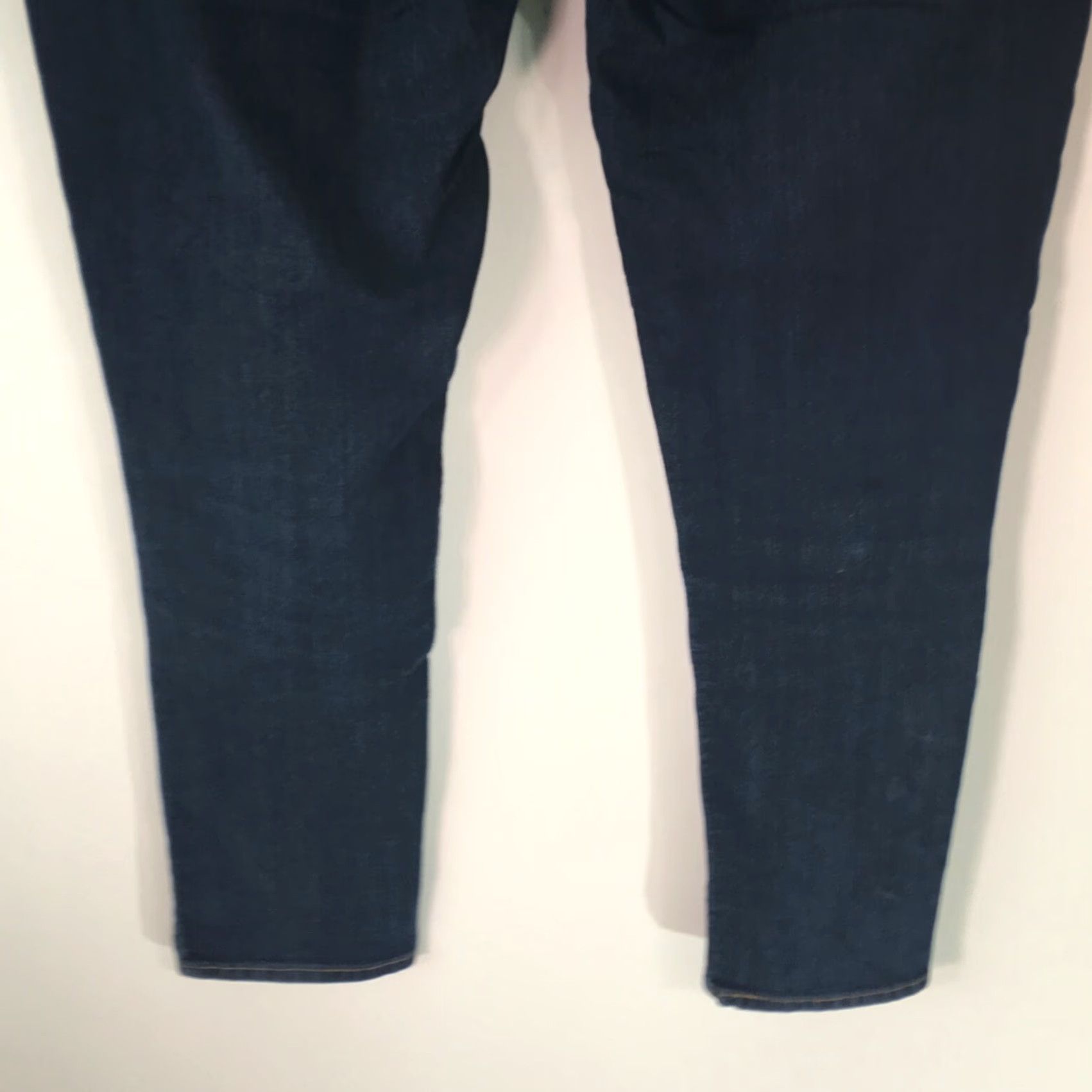 Levi's Levi's Signature Jeans Denim Skinny Blue 34x30 Womens 14 M Shaping Regular Rise 5-Pocket Belt Loops 81% Cotton 17% Polyester 2% Elastane Size 36" / US 14 / IT 50 - 6 Thumbnail