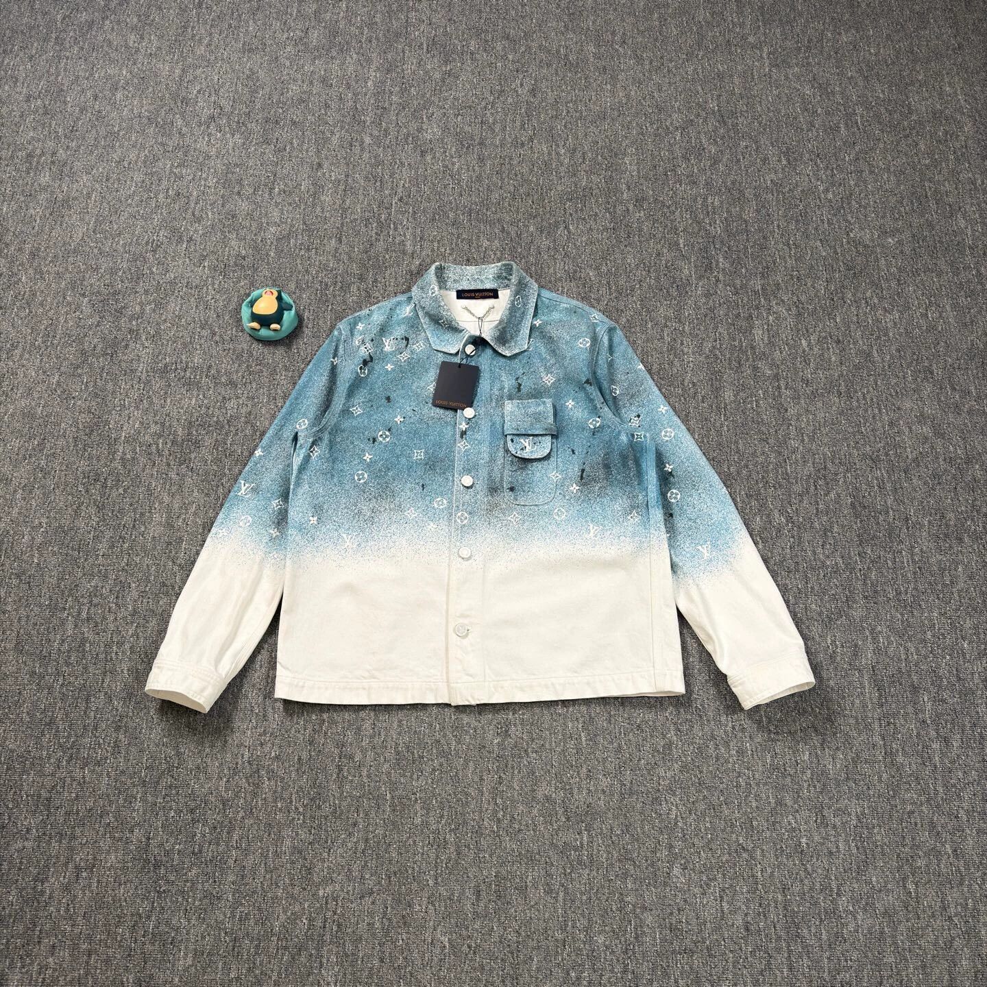 Louis Vuitton LV blue & white star splash denim shirt L like new Size US L / EU 52-54 / 3 - 1 Thumbnail