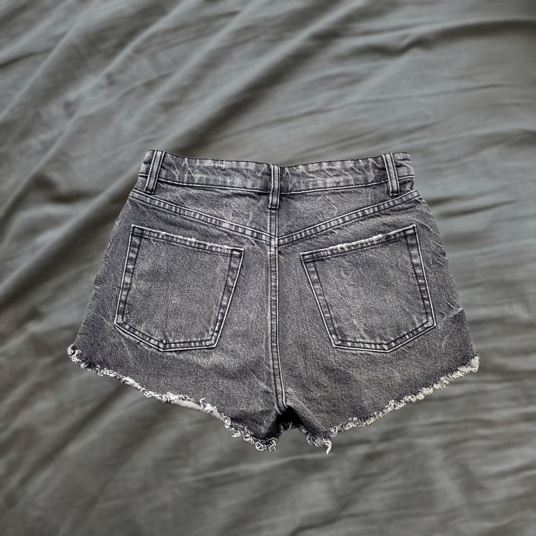 Zara Zara Womens Jeans Shorts 4 Gray Denim Casual Comfort 5-Pocket Dark Wash Straight Size 27" / US 4 / IT 40 - 1 Thumbnail