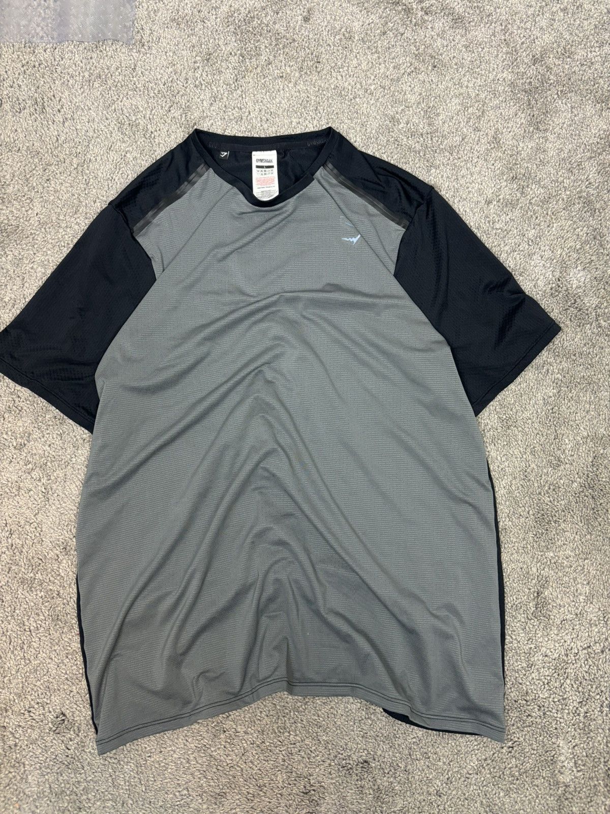Gymshark Gray and black gymshark athletic workout tshirt Size US L / EU 52-54 / 3 - 1 Thumbnail