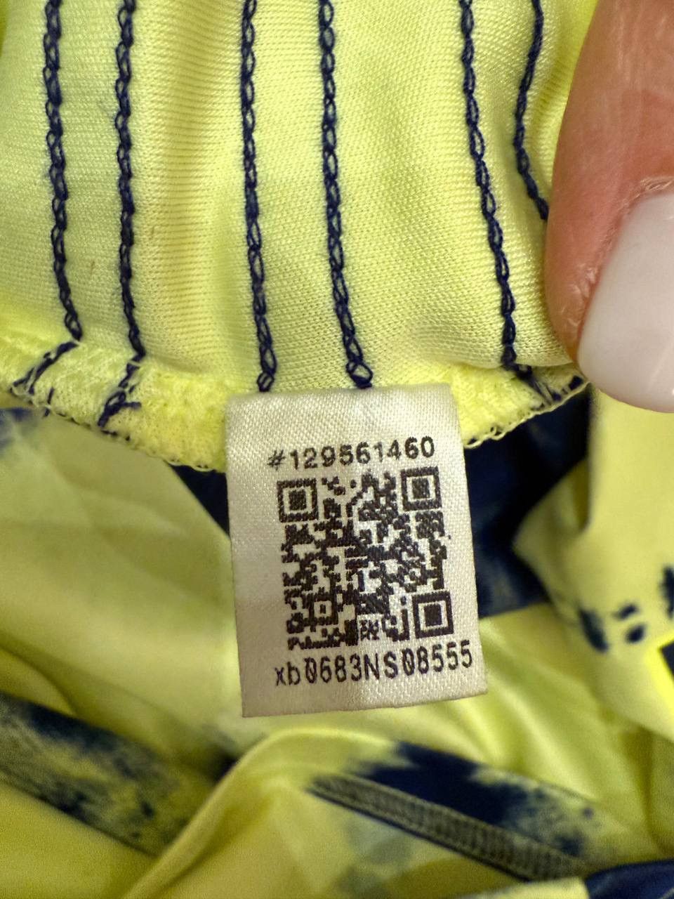 Adidas LEEDS UNITED FC 2022/202 AWAY FOOTBALL ADIDAS SOCCER JERSEY Size US L / EU 52-54 / 3 - 9 Thumbnail