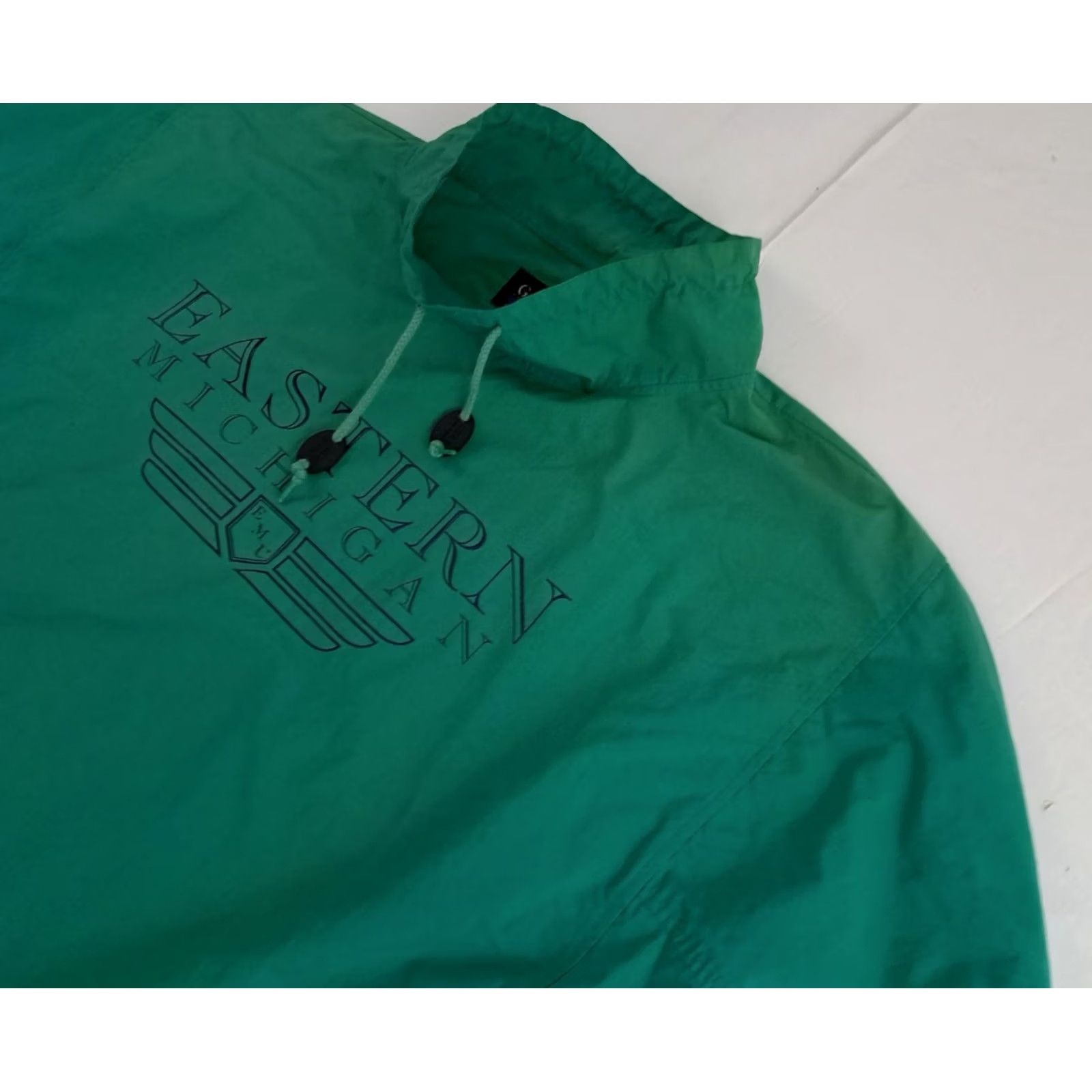 Vintage VINTAGE GEAR FOR SPORTS Eastern Michigan University Pullover Windbreaker Jacket Golf Unisex Adults L Nylon Teal University 90s? - Mens Womens Size US L / EU 52-54 / 3 - 4 Thumbnail