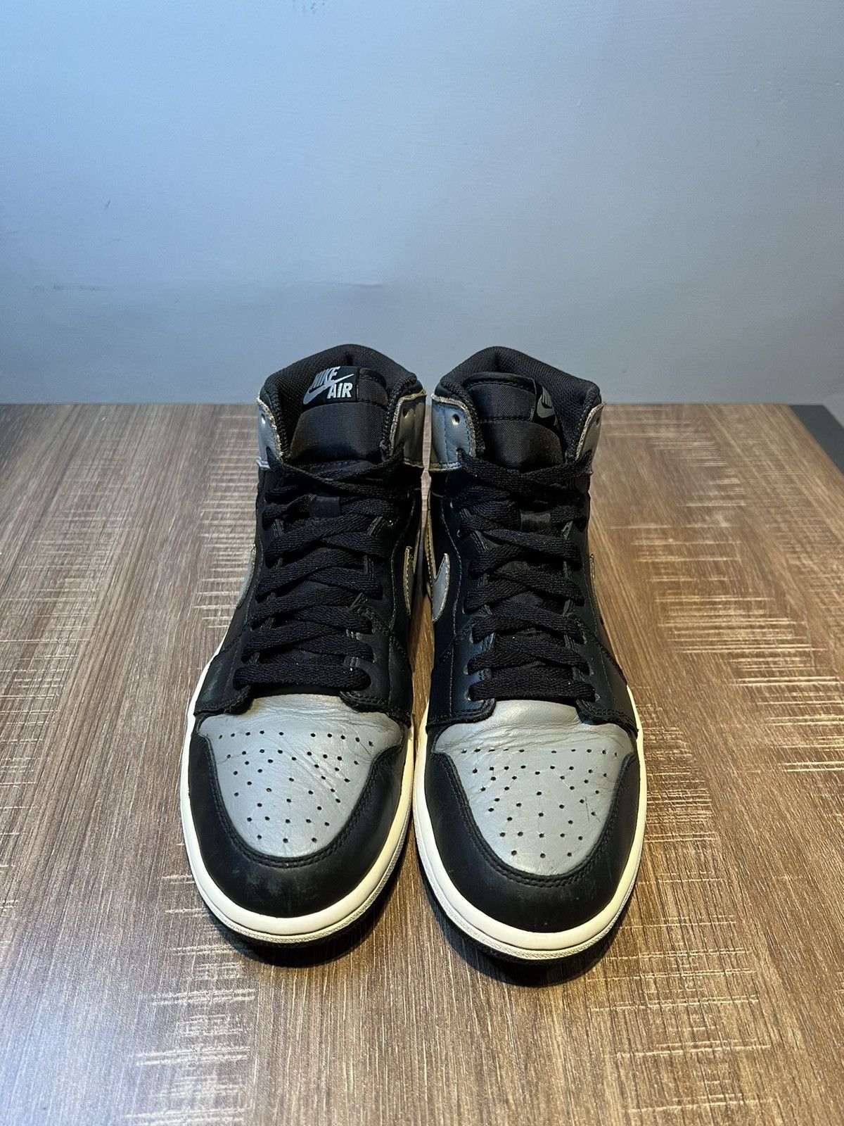 Jordan Brand Men's 2013 Nike Air Jordan 1 Retro High OG Shadow Size 9 Size US 9 / EU 42 - 3 Thumbnail