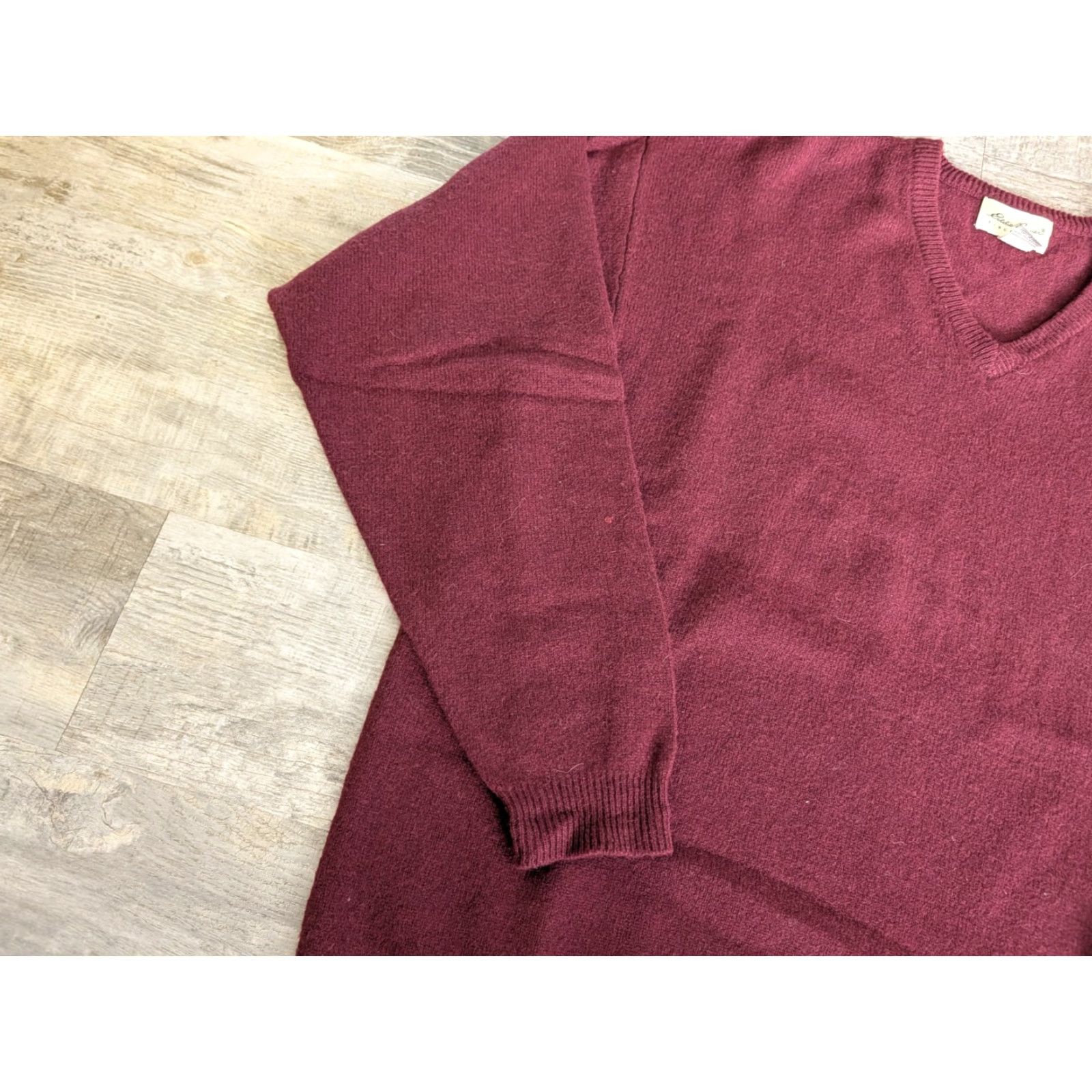Eddie Bauer VINTAGE Eddie Bauer Sweater Mens XL Burgundy Lambs Wool V-Neck UK Christmas Pullover Knit Solid 90s Mens Size US XL / EU 56 / 4 - 4 Thumbnail