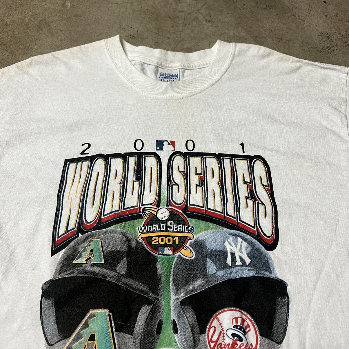 NFL × New York Yankees × Vintage Vintage 2001 MLB Yankees vs Diamondbacks World Series Shirt Size US XL / EU 56 / 4 - 2 Thumbnail