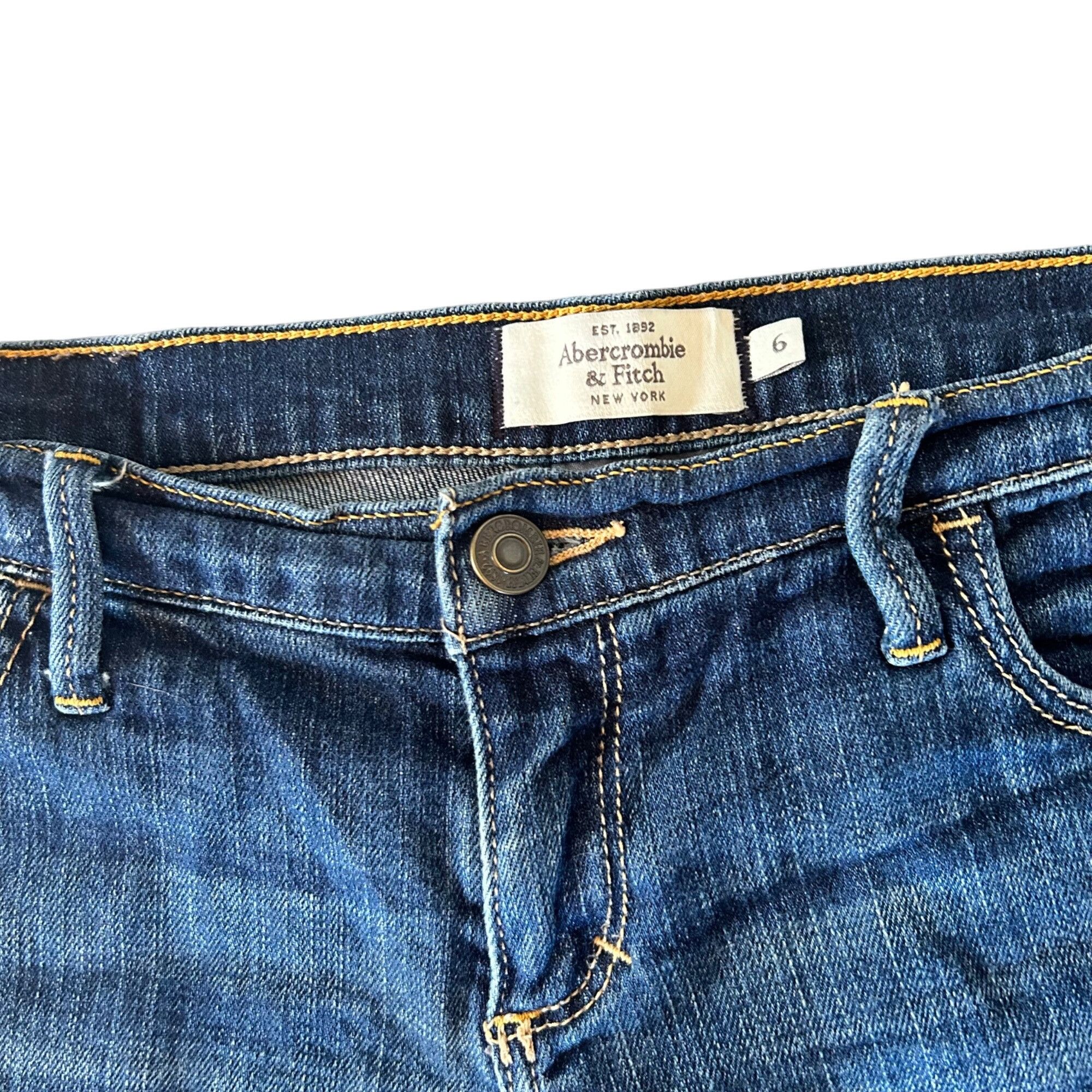 Abercrombie & Fitch Abercrombie & Fitch Medium Wash Frayed Hem Stretch Shorts 6 Size 28" / US 6 / IT 42 - 3 Thumbnail