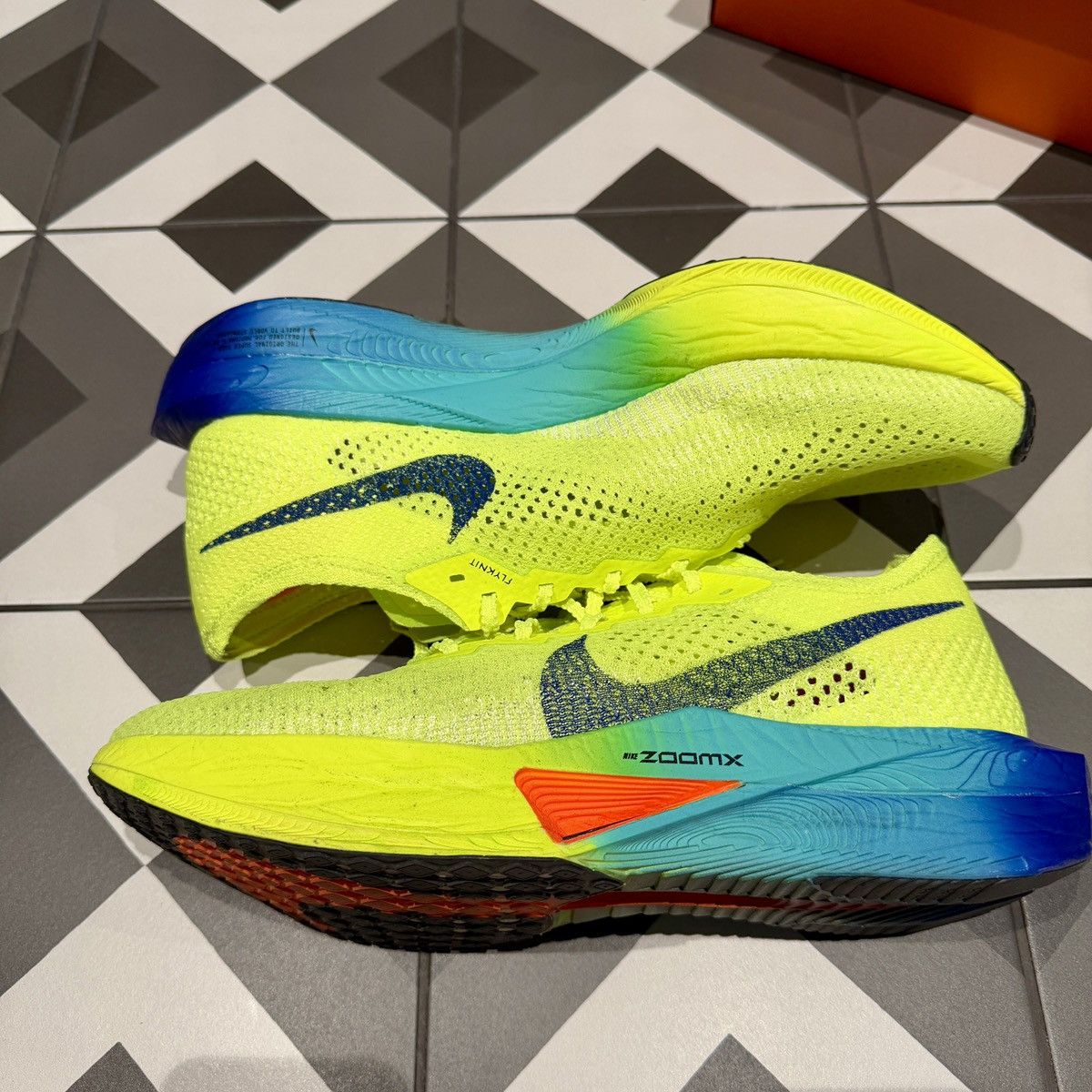 Nike Nike Vaporfly 3 Size US 11.5 / EU 44-45 - 4 Thumbnail