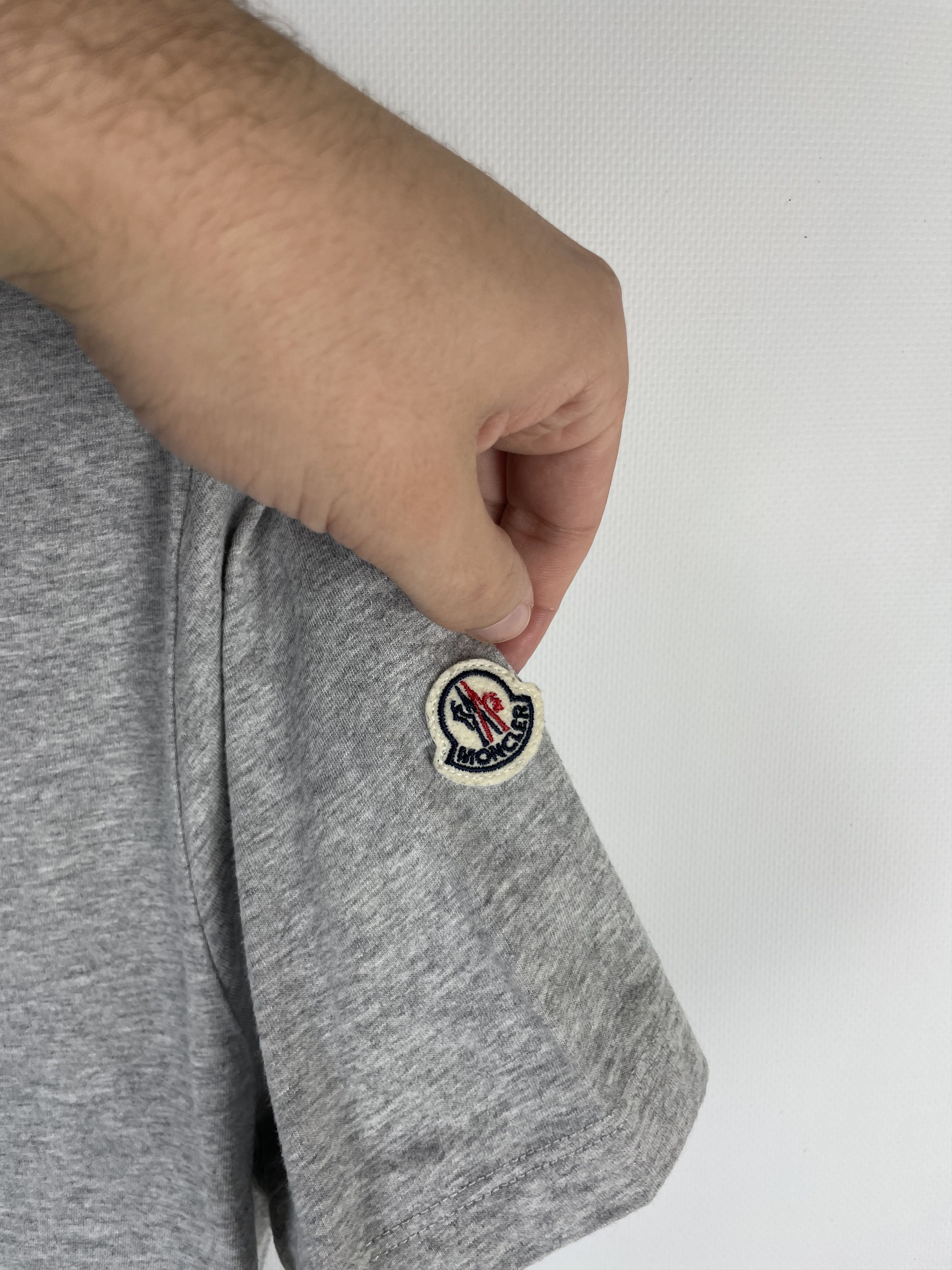 Moncler Moncler T-shirt Size US L / EU 52-54 / 3 - 5 Thumbnail