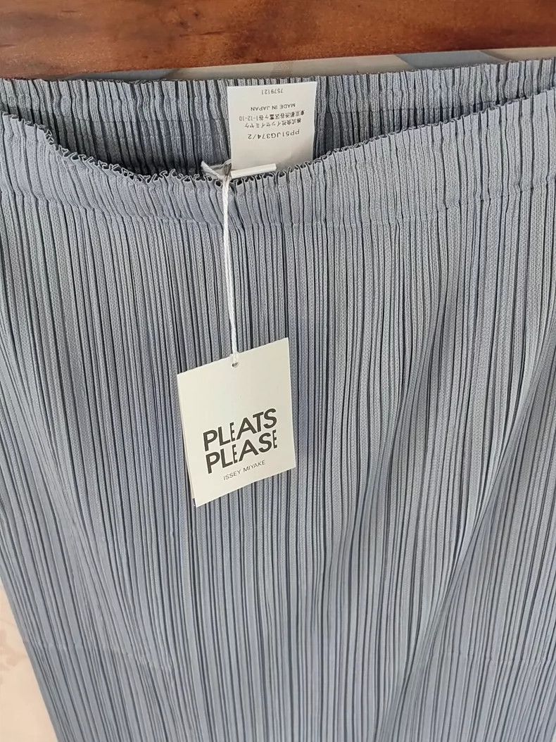 Issey Miyake Issey Miyake size:2 Light grey pleated skirt Size 22" - 7 Thumbnail