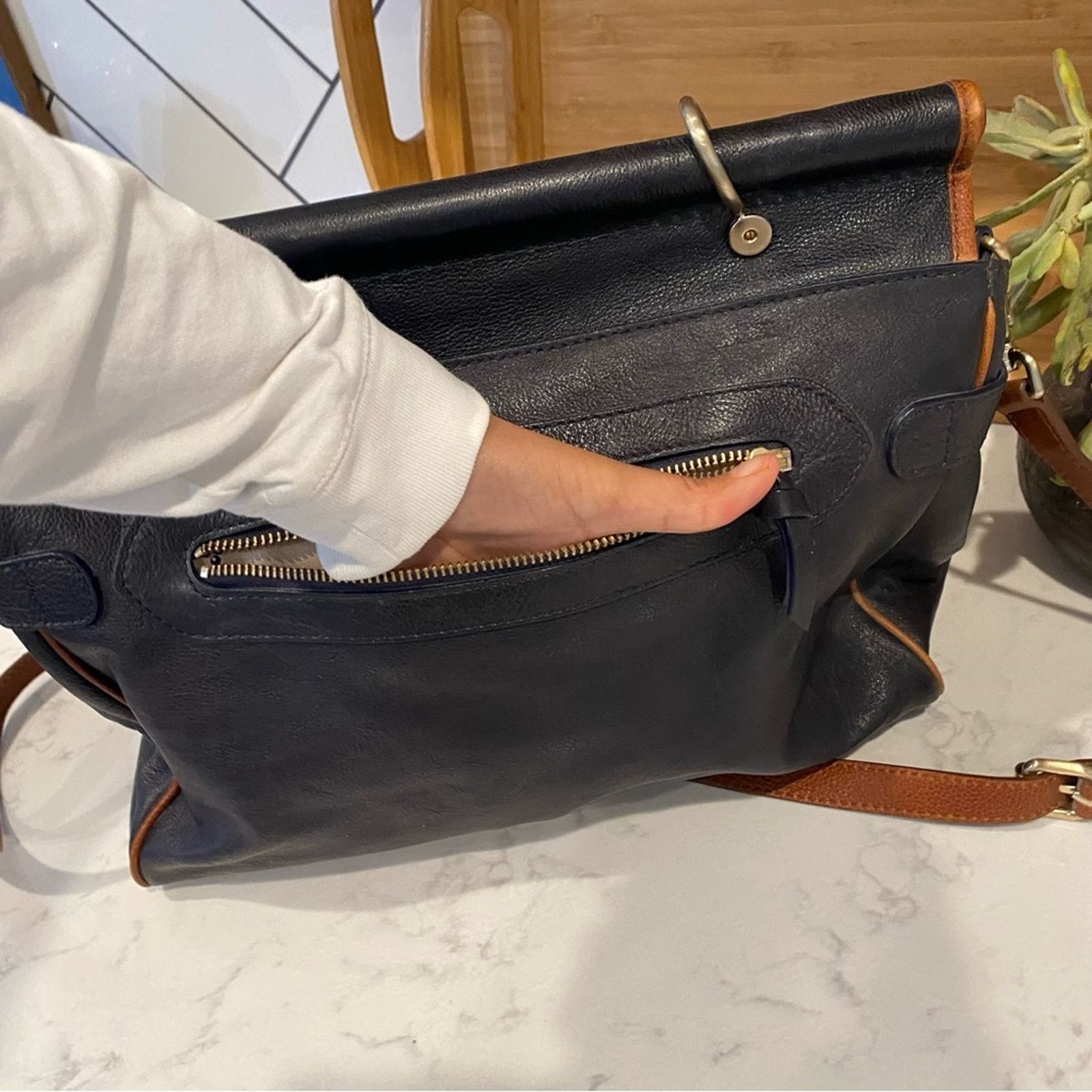 Anthropologie Schuler & Sons Philadelphia leather works Messenger bag Size ONE SIZE - 15 Thumbnail