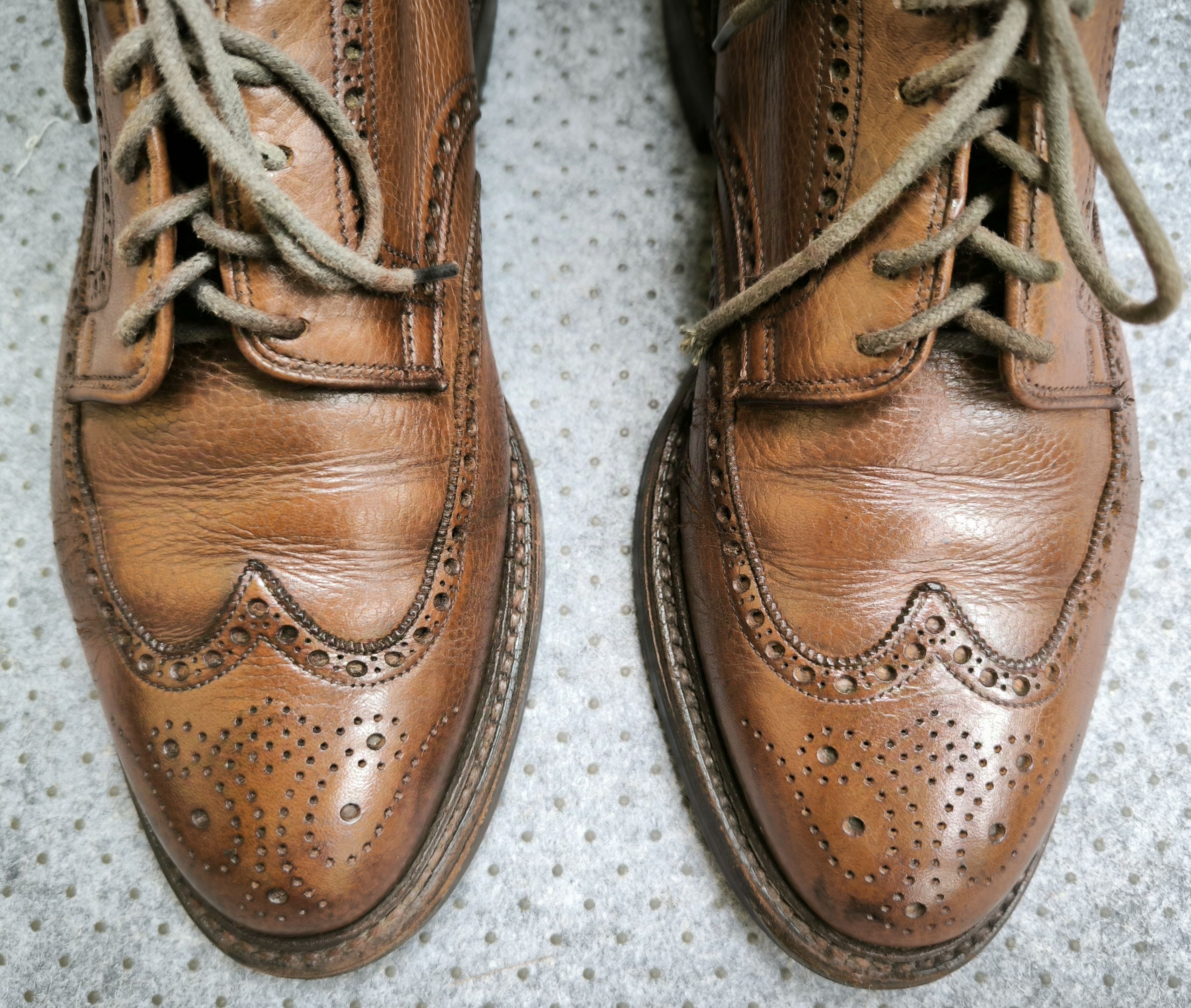 Crockett & Jones CROCKETT & JONES Pembroke Tan Scotch Grain wingtip shoes Size US 9.5 / EU 42-43 - 4 Thumbnail